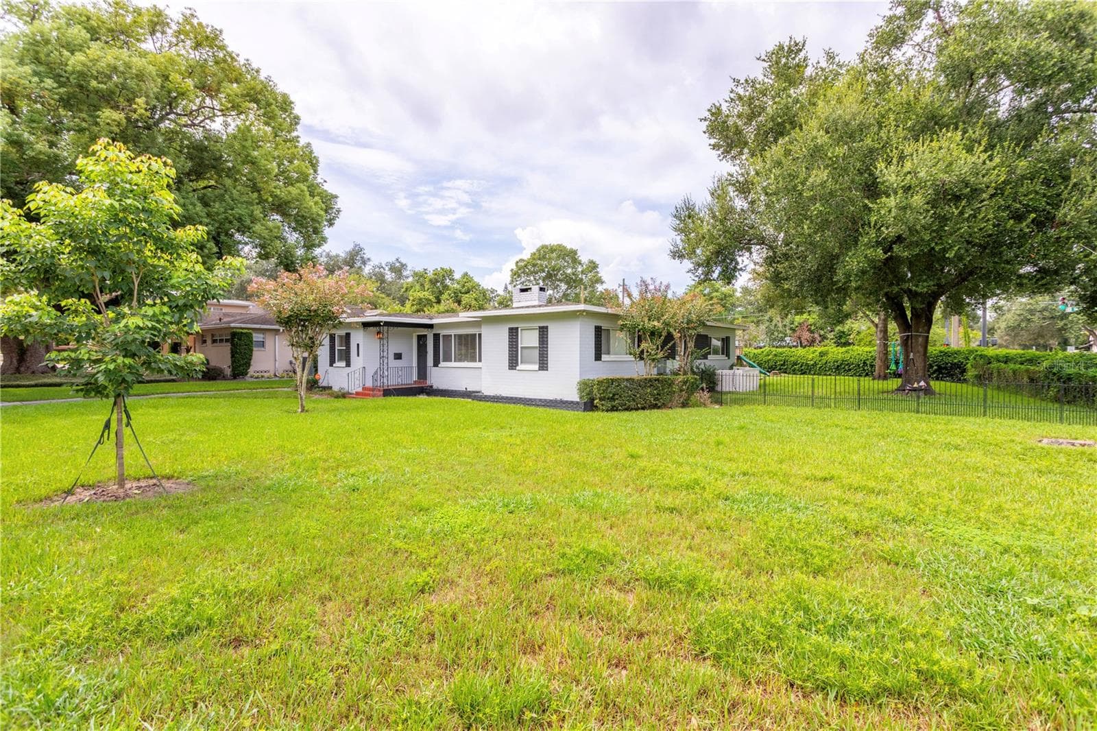 Single Family Residence at 1200 AUSTIN RD, ORLANDO, photo 4 of 40