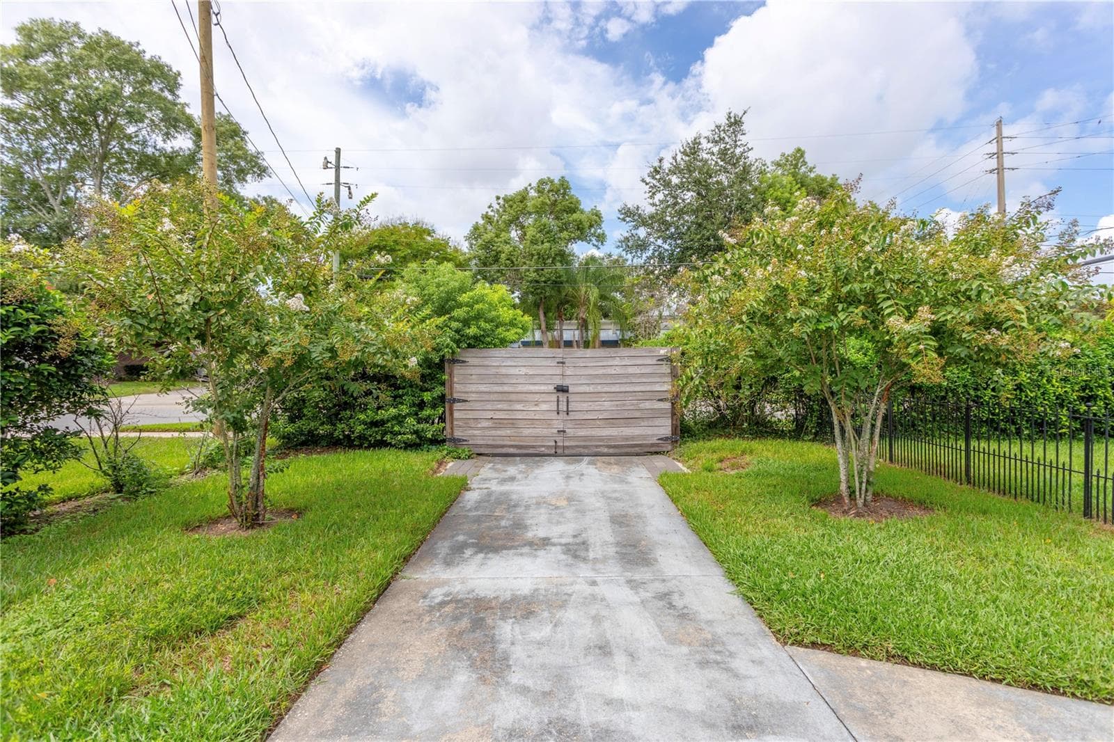 Single Family Residence at 1200 AUSTIN RD, ORLANDO, photo 7 of 40