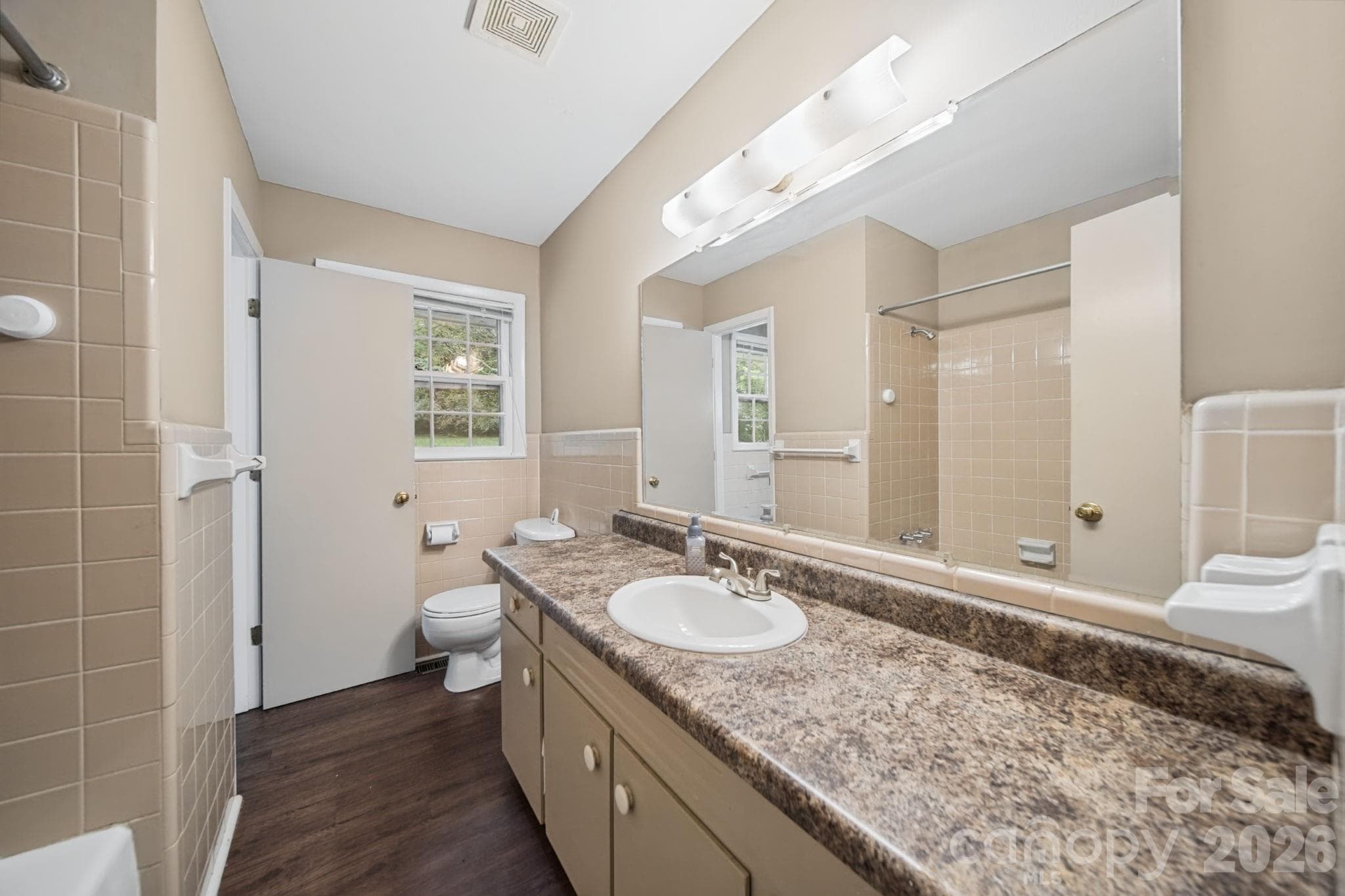 bath - 204 Breslin Street, Wadesboro
