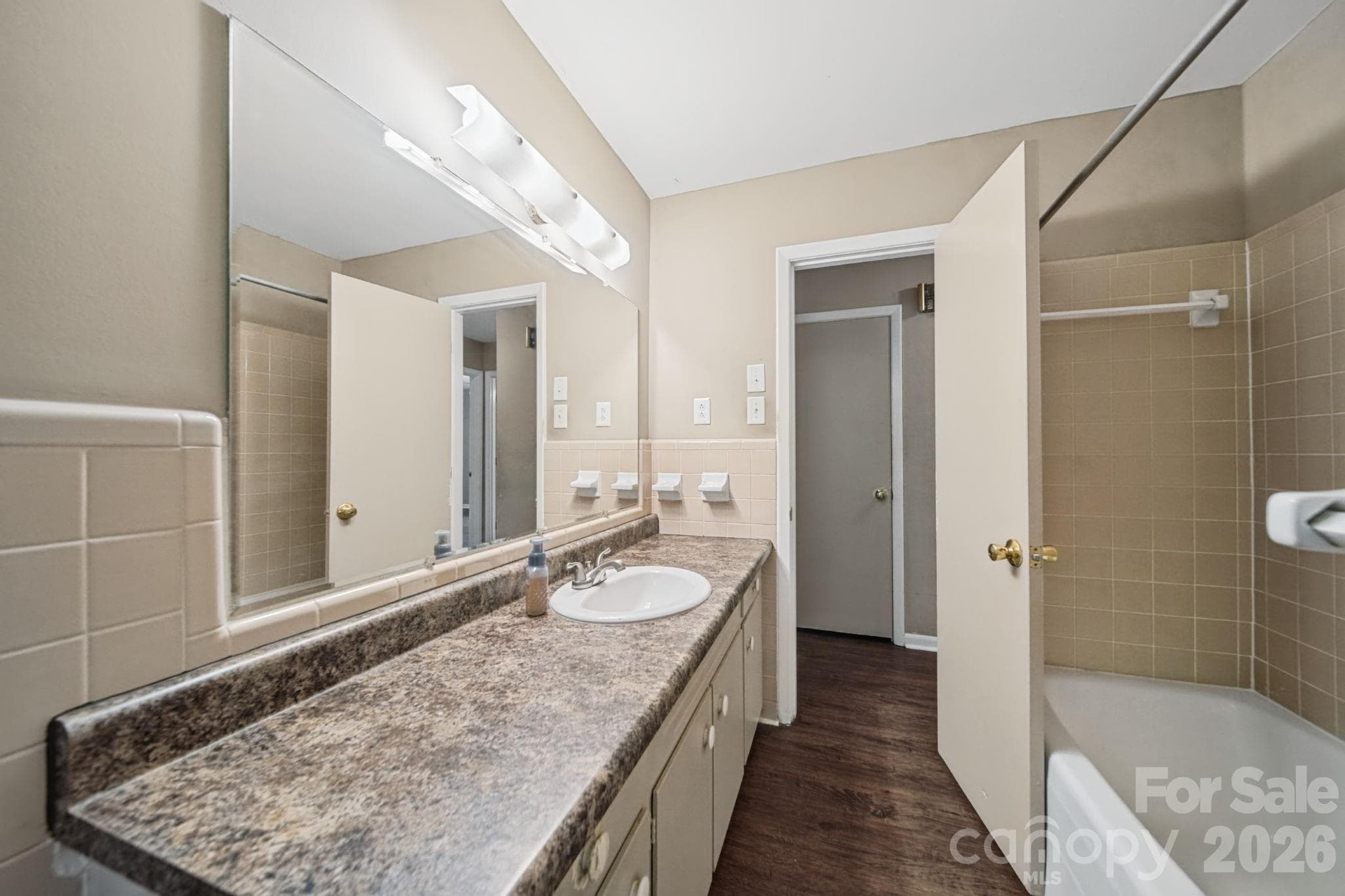 bath - 204 Breslin Street, Wadesboro