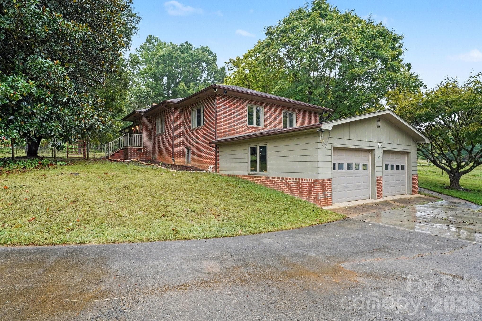 Single Family Residence at 226 Pleasant Hill Drive, Elkin, photo 4 of 46