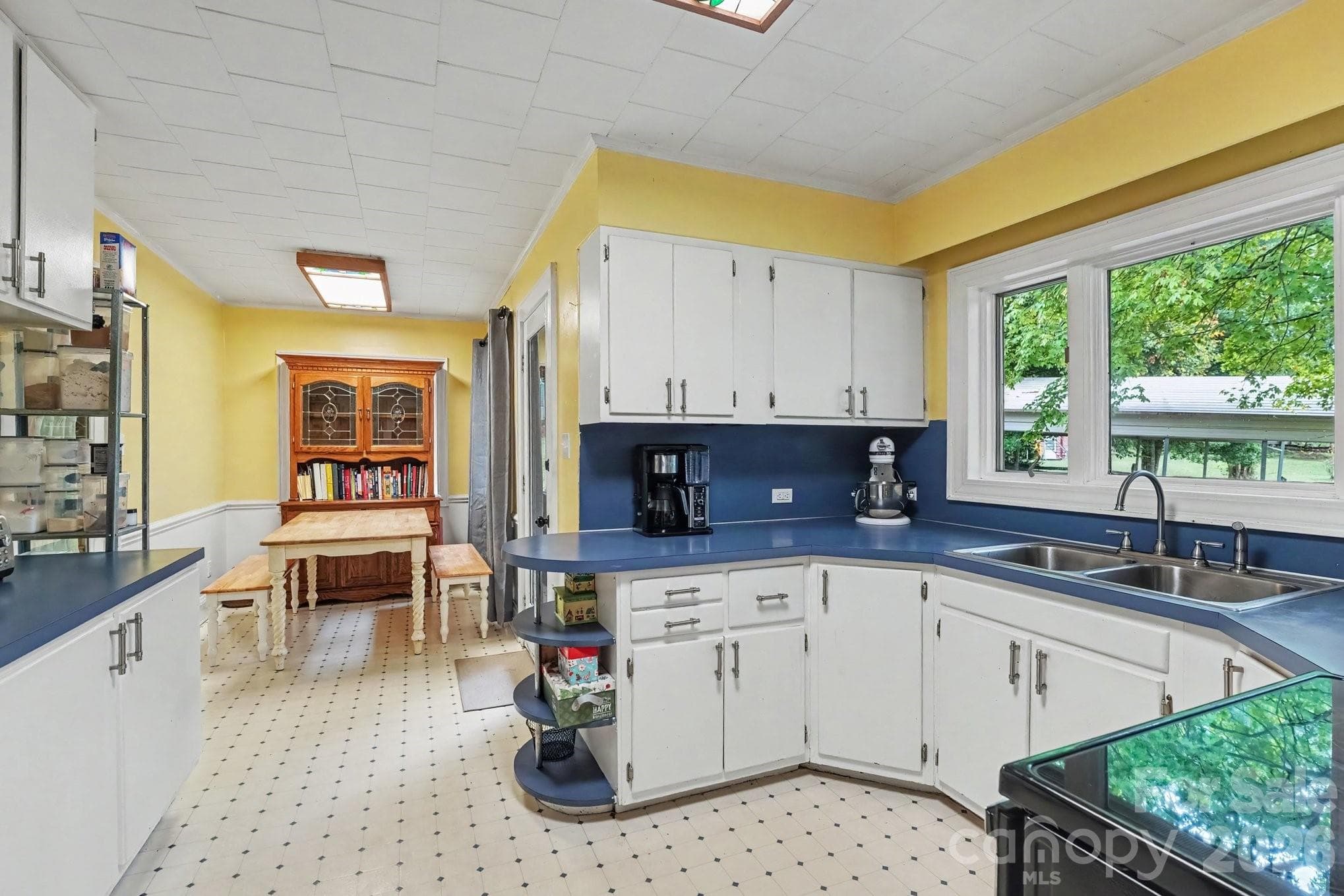 Single Family Residence at 226 Pleasant Hill Drive, Elkin, photo 13 of 46