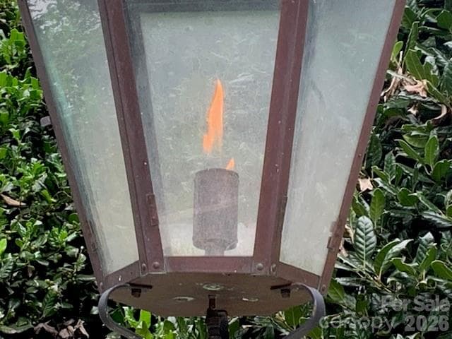 CLASSIC STYLEGAS LAMPS ENTRANCES - 105 CROSSVINE Trail, Laurel Park