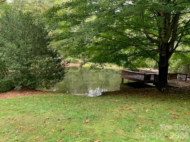 FRONT ENTRY PARK AND PONDS ... AND MORE - 105 CROSSVINE Trail, Laurel Park