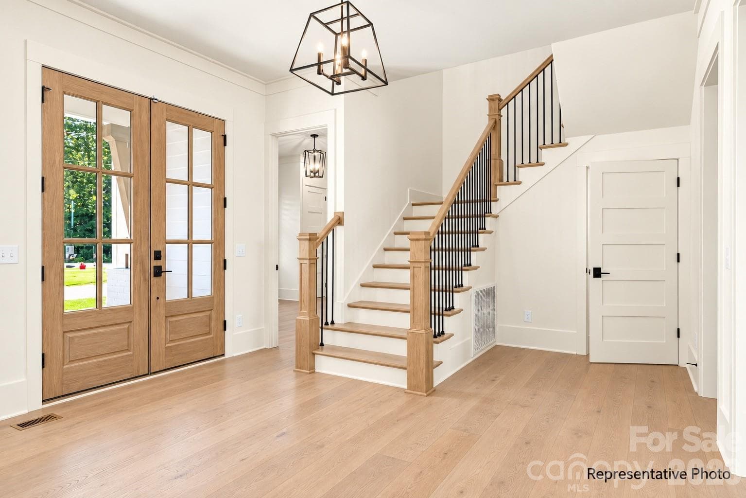 Single Family Residence at 6991 Oakridge Road, Clover, photo 5 of 11