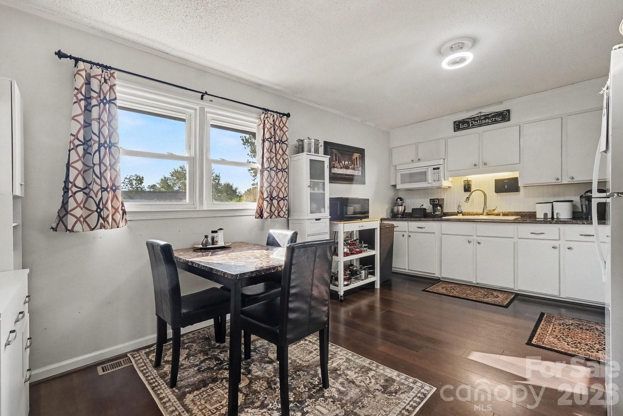 Dining area view - 645 Pine Ridge Road, Chester