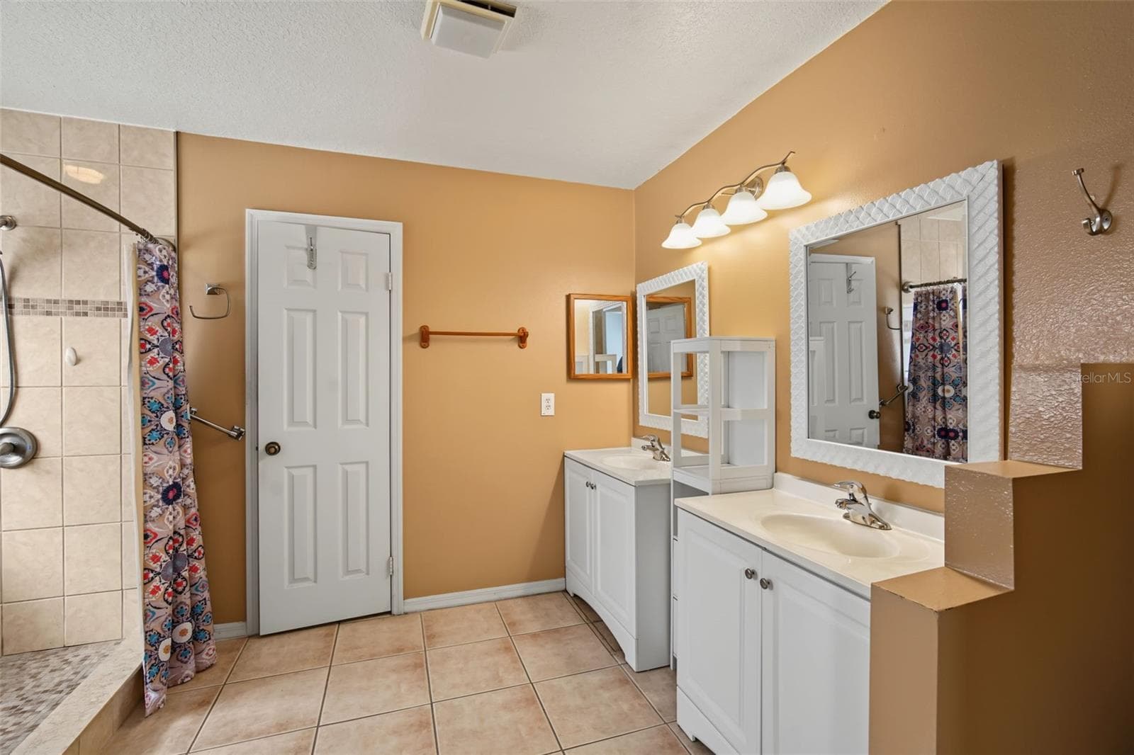 Single Family Residence at 10251 ALLENWOOD DR, RIVERVIEW, photo 18 of 28