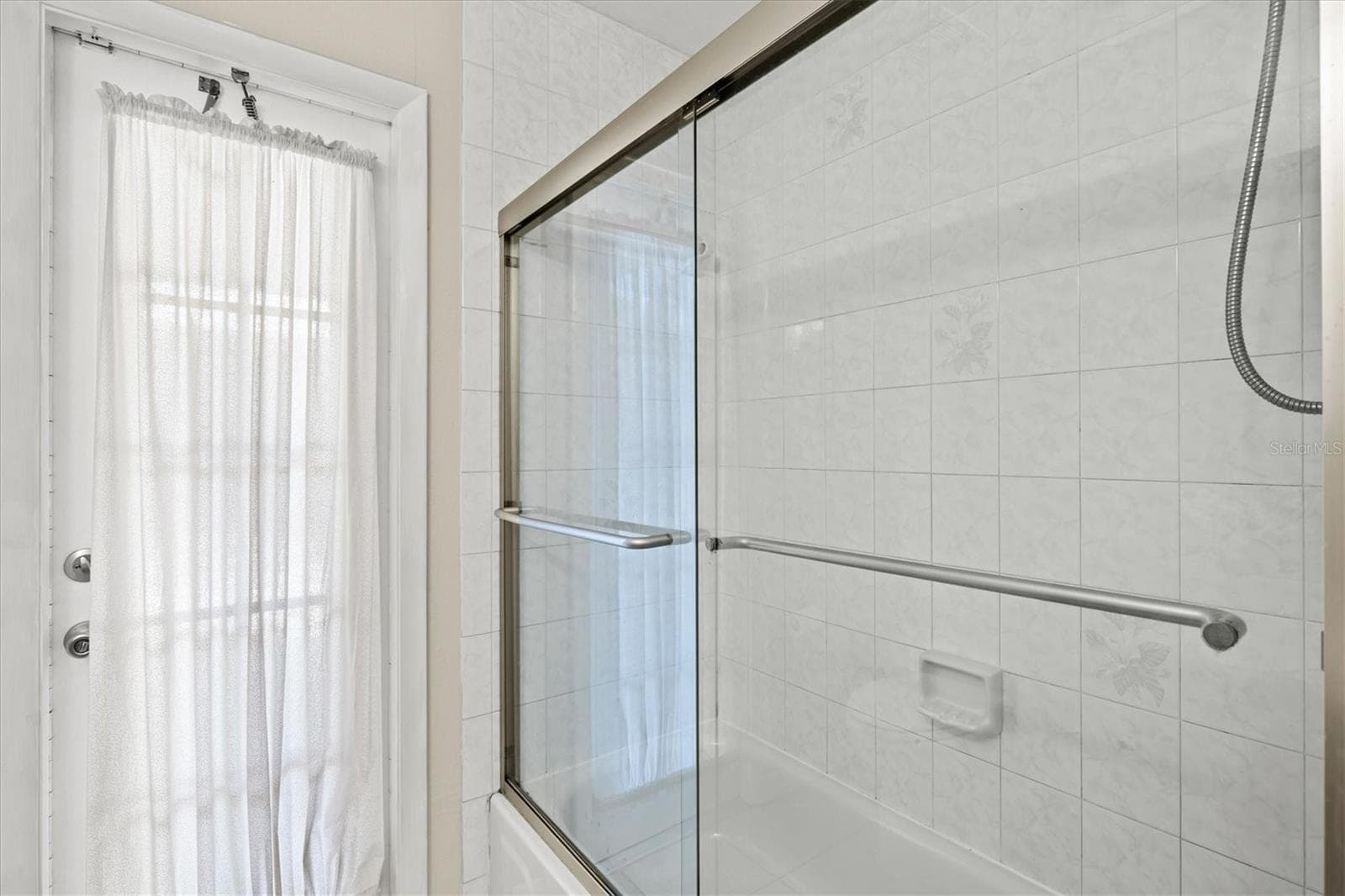 Guest bath - 7129 QUEEN PALM CIR, SARASOTA