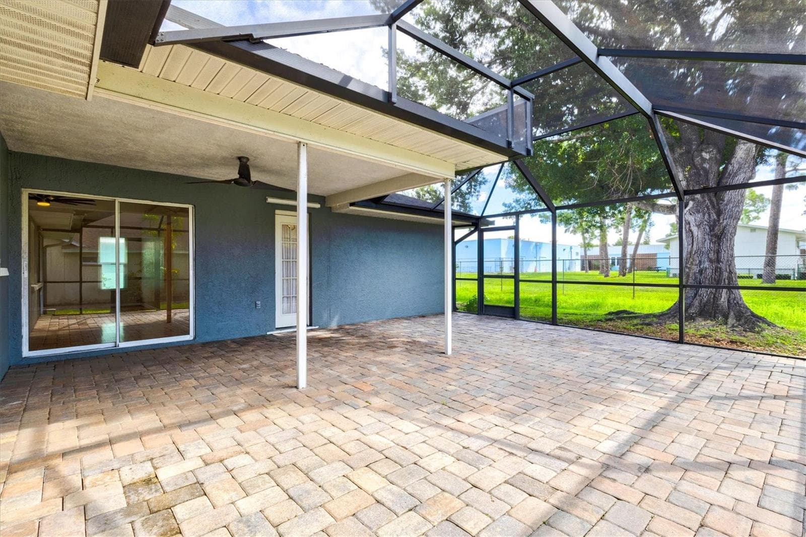 Lanai - 7129 QUEEN PALM CIR, SARASOTA