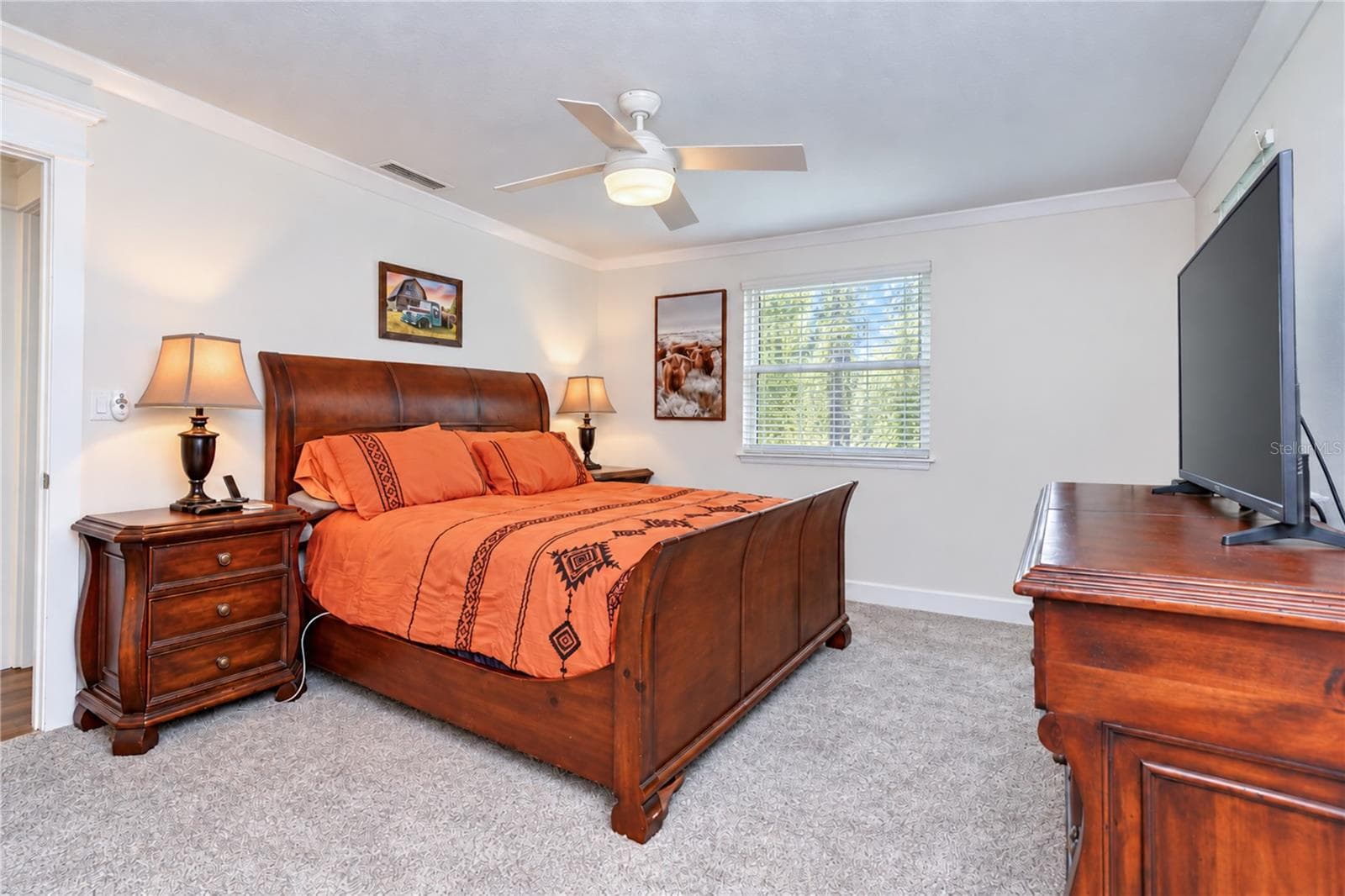 Spacious owner's retreat offers a peaceful place to unwind - 901 WOODVIEW DR, BRANDON