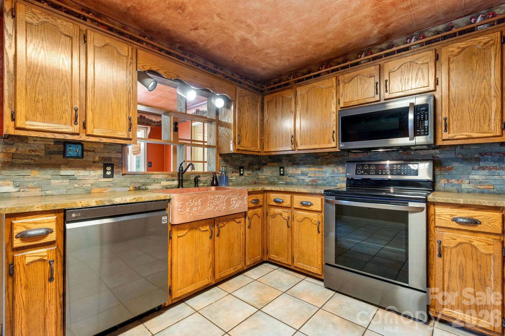 kitchen close up - 3110 Ninth Tee Drive, Newton