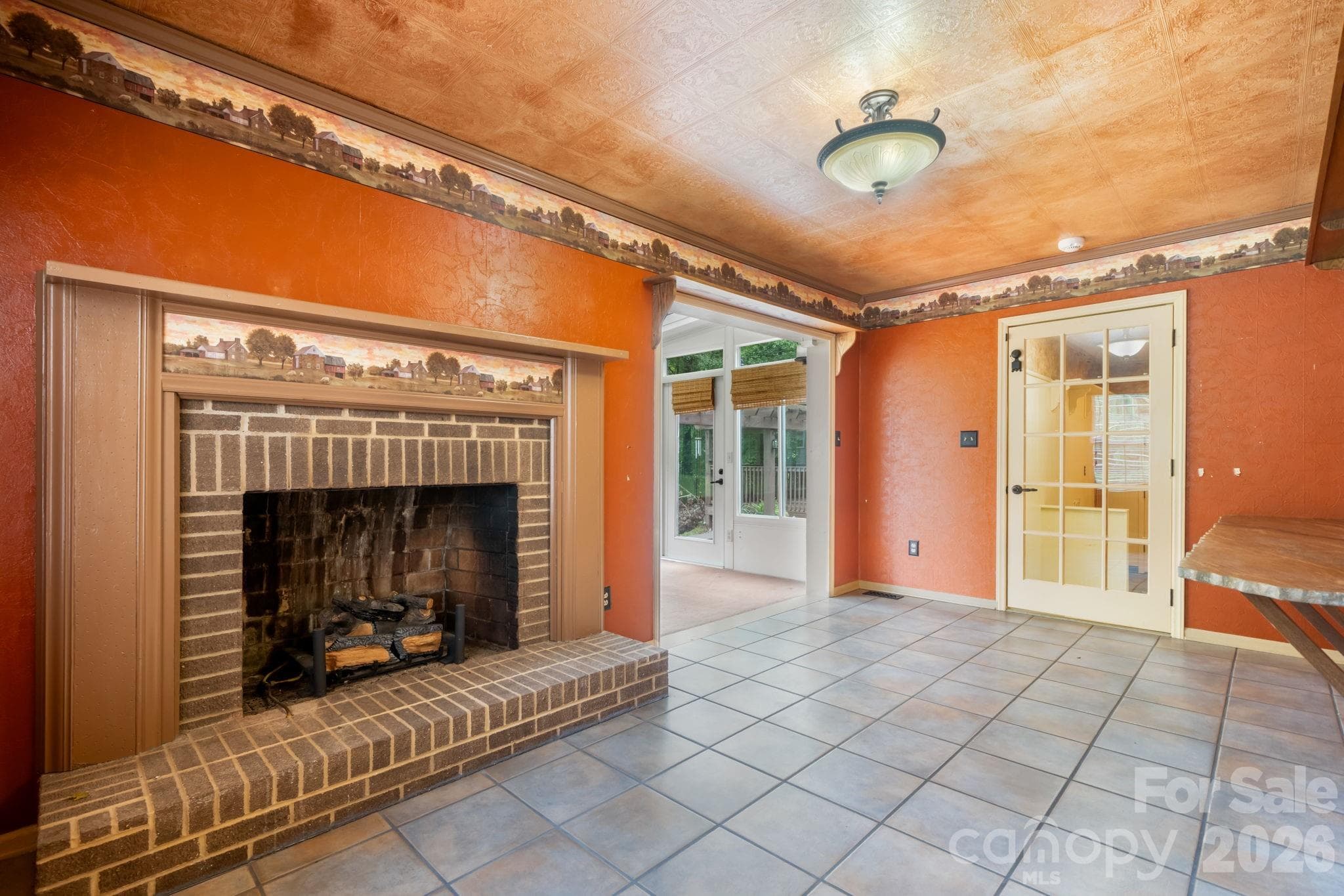 den fireplace - 3110 Ninth Tee Drive, Newton