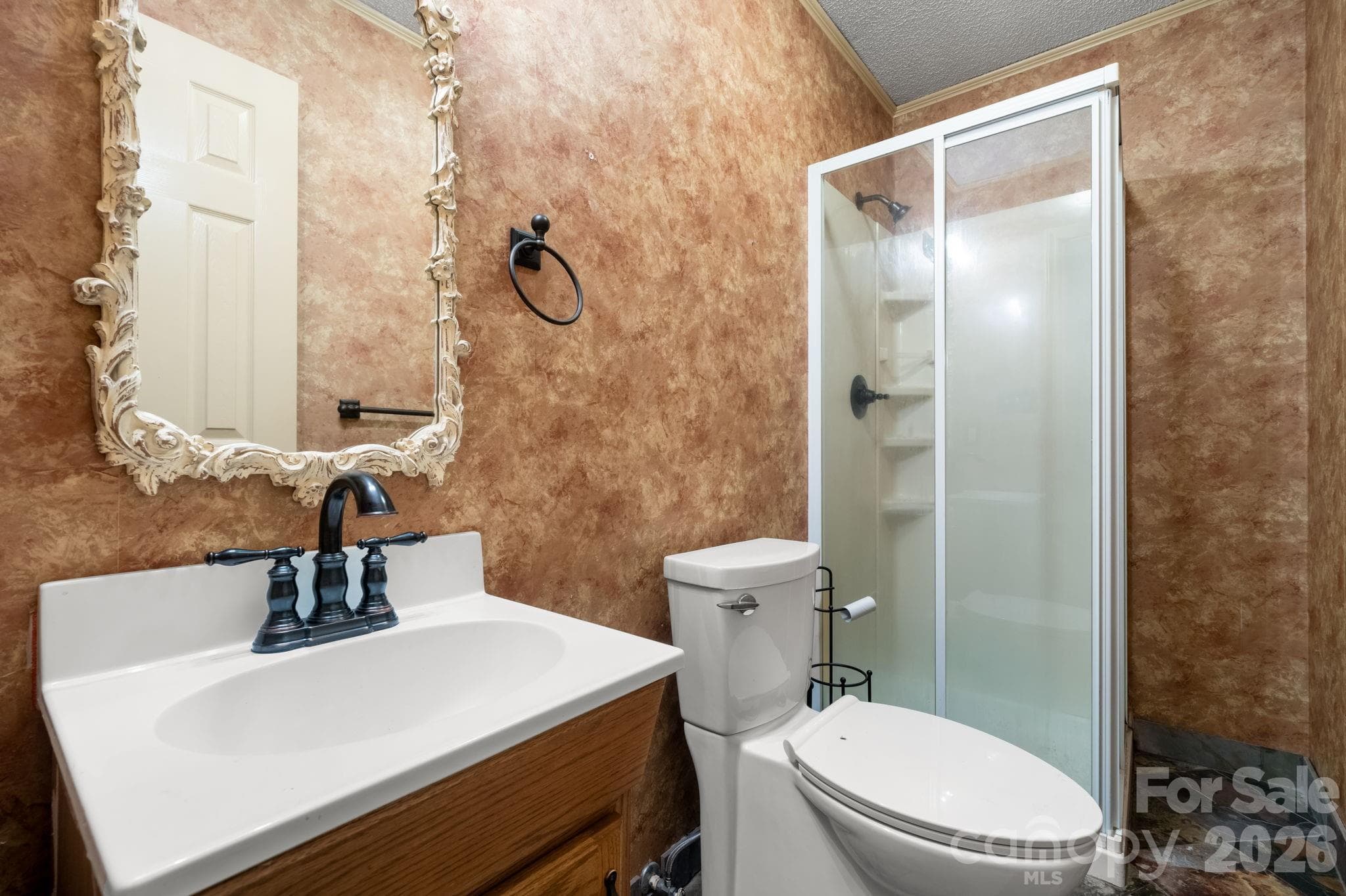 2nd main level full bathroom - 3110 Ninth Tee Drive, Newton