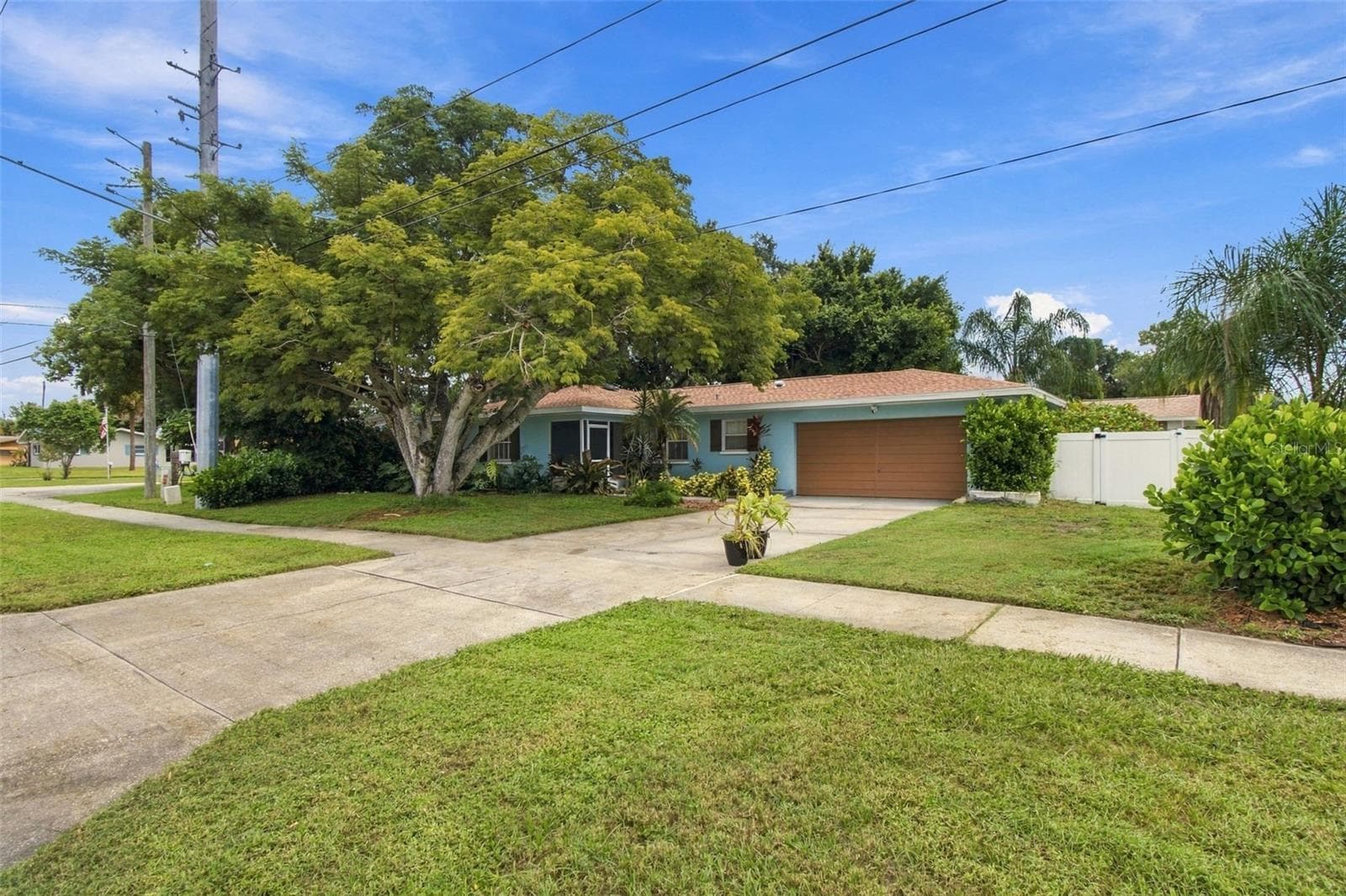 Single Family Residence at 1711 N HIGHLAND AVE, CLEARWATER, photo 2 of 65