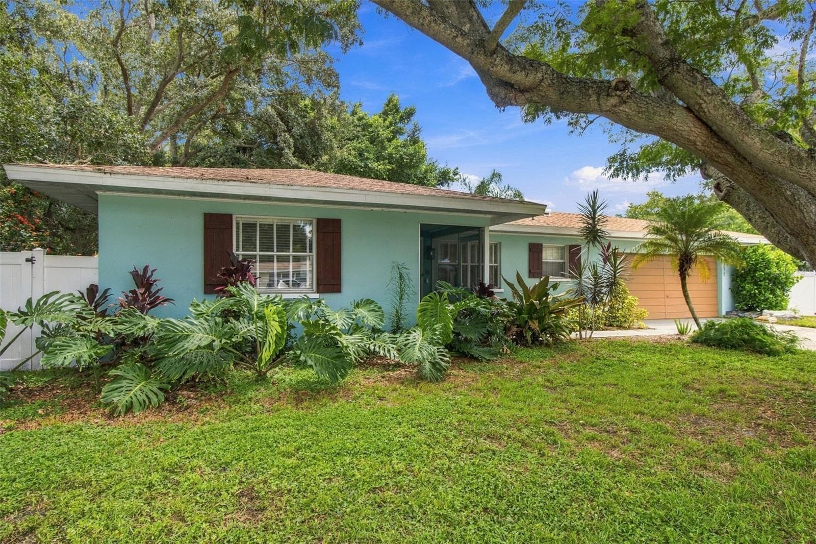 Single Family Residence at 1711 N HIGHLAND AVE, CLEARWATER, photo 4 of 65