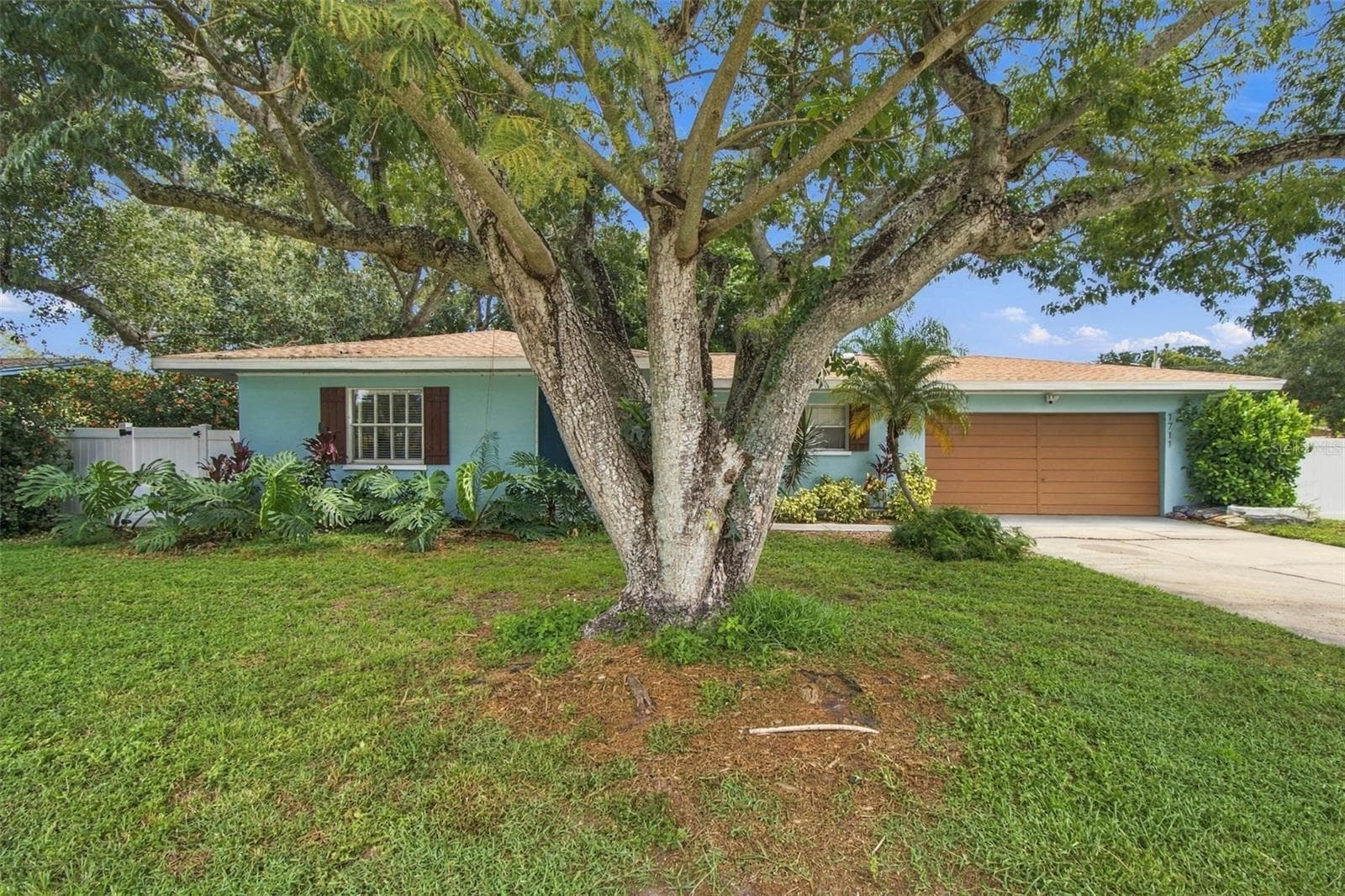 Single Family Residence at 1711 N HIGHLAND AVE, CLEARWATER, photo 5 of 65