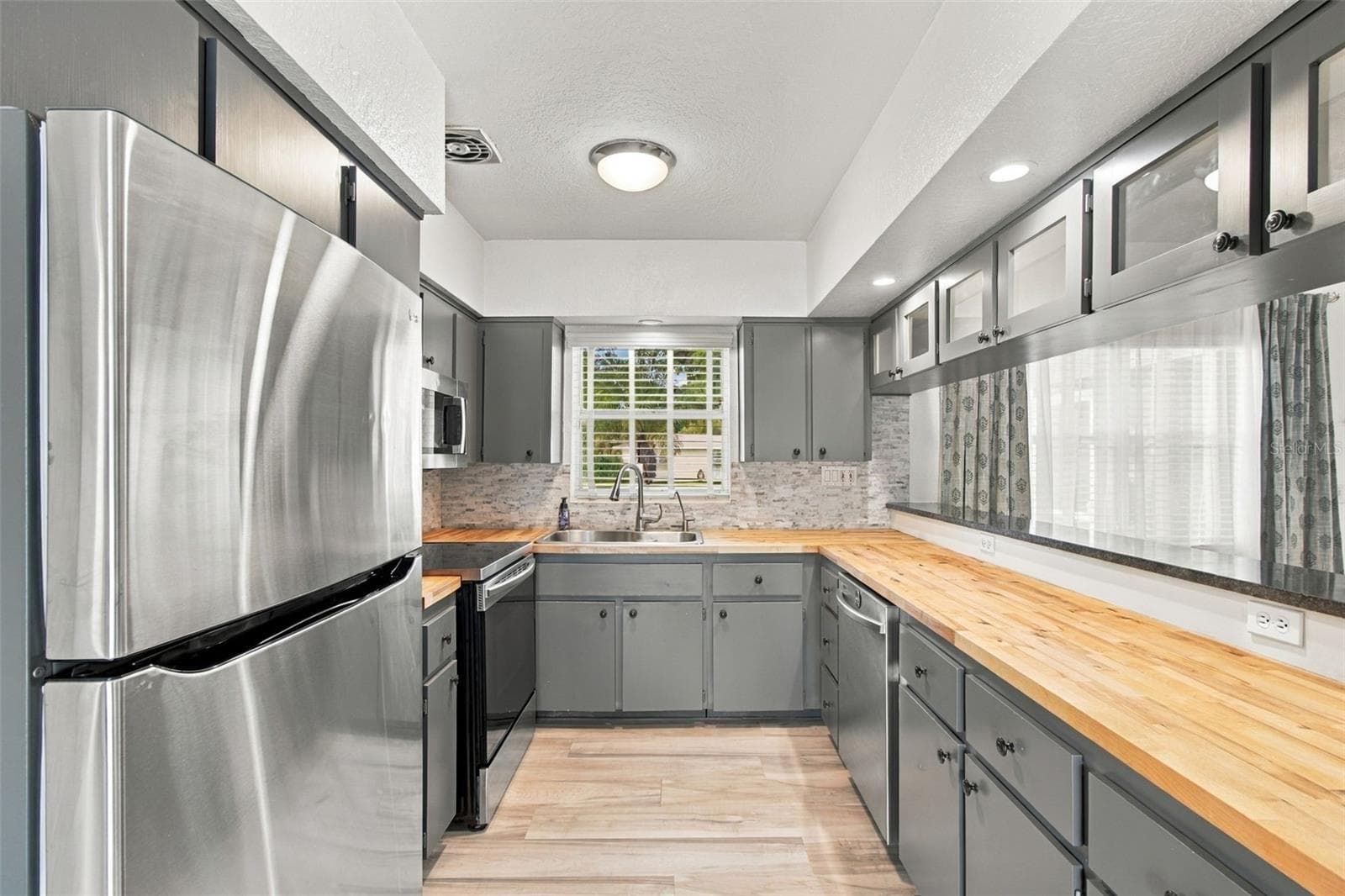 Single Family Residence at 1711 N HIGHLAND AVE, CLEARWATER, photo 20 of 65