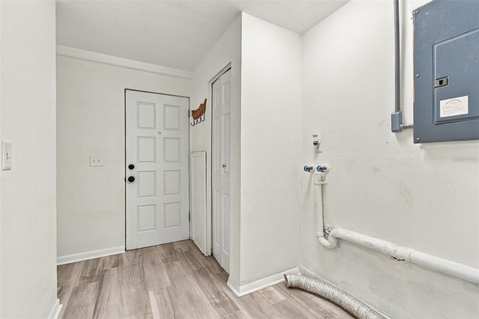 Single Family Residence at 1711 N HIGHLAND AVE, CLEARWATER, photo 26 of 65