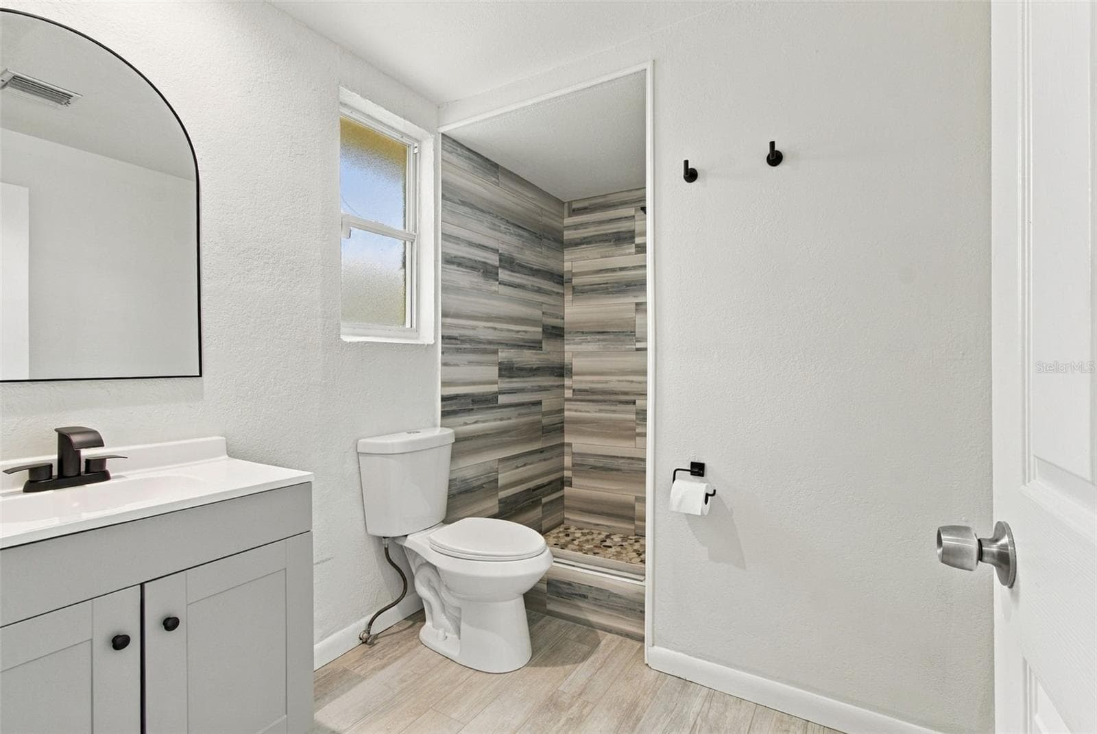Single Family Residence at 1711 N HIGHLAND AVE, CLEARWATER, photo 27 of 65