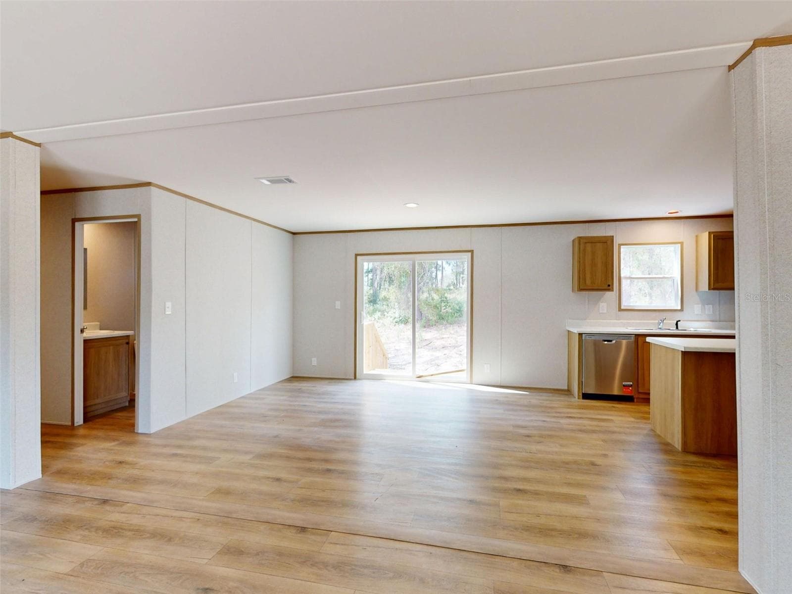 Manufactured Home at 730 NE 131 AVE, WILLISTON, photo 9 of 68