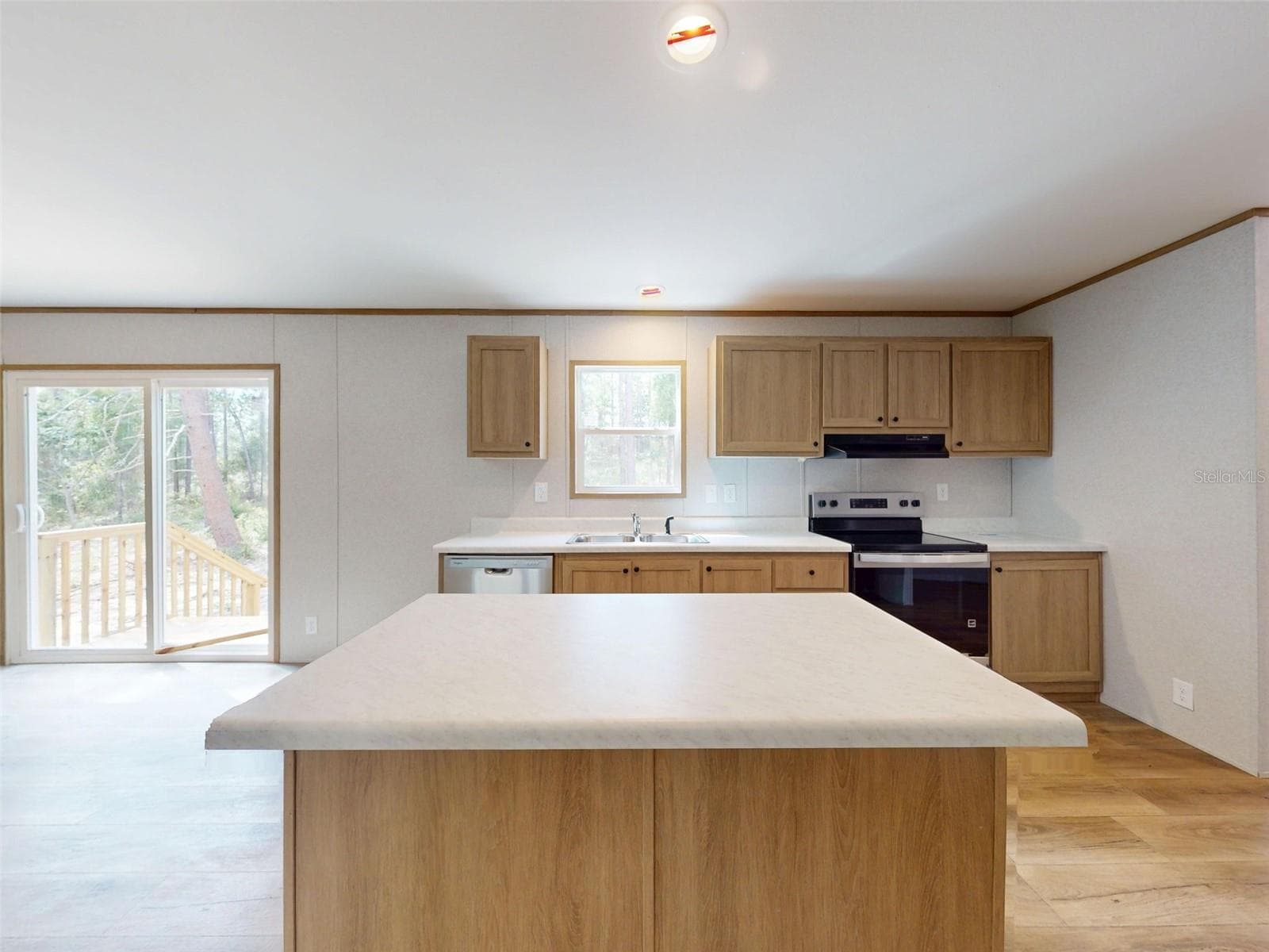 Manufactured Home at 730 NE 131 AVE, WILLISTON, photo 15 of 68