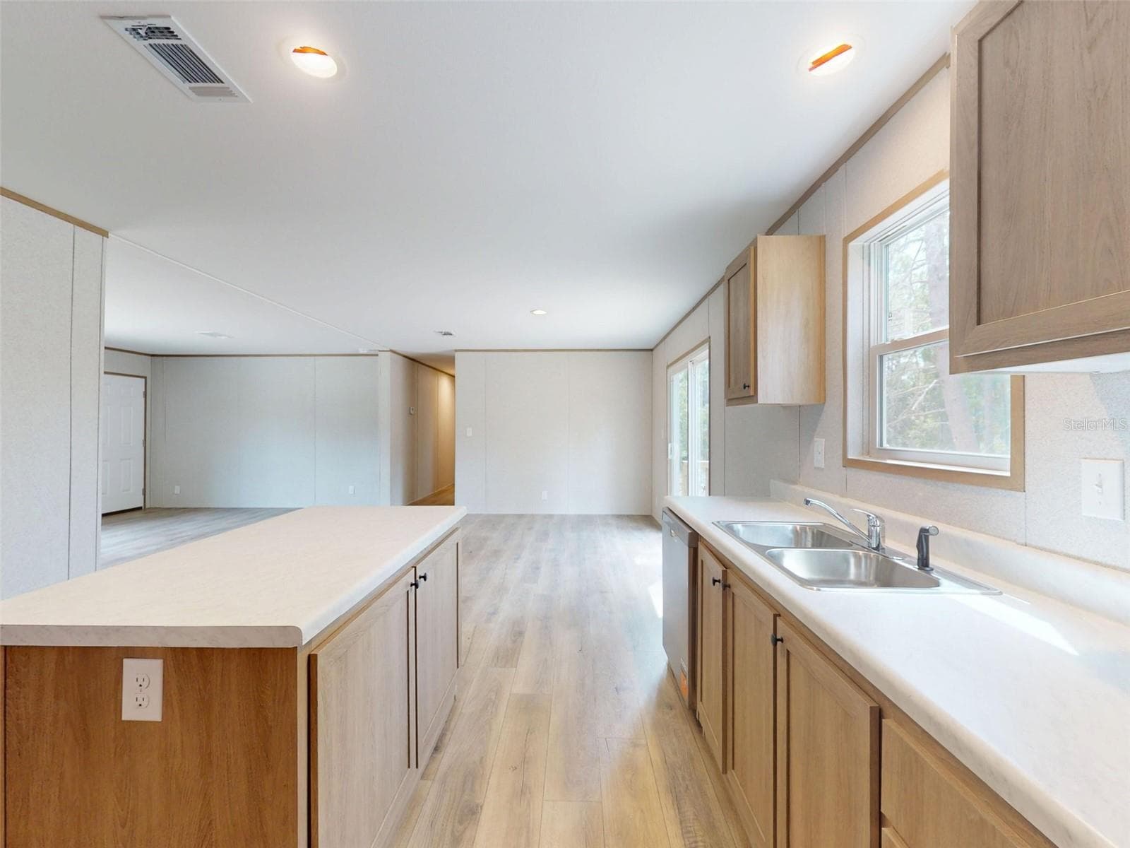 Manufactured Home at 730 NE 131 AVE, WILLISTON, photo 17 of 68