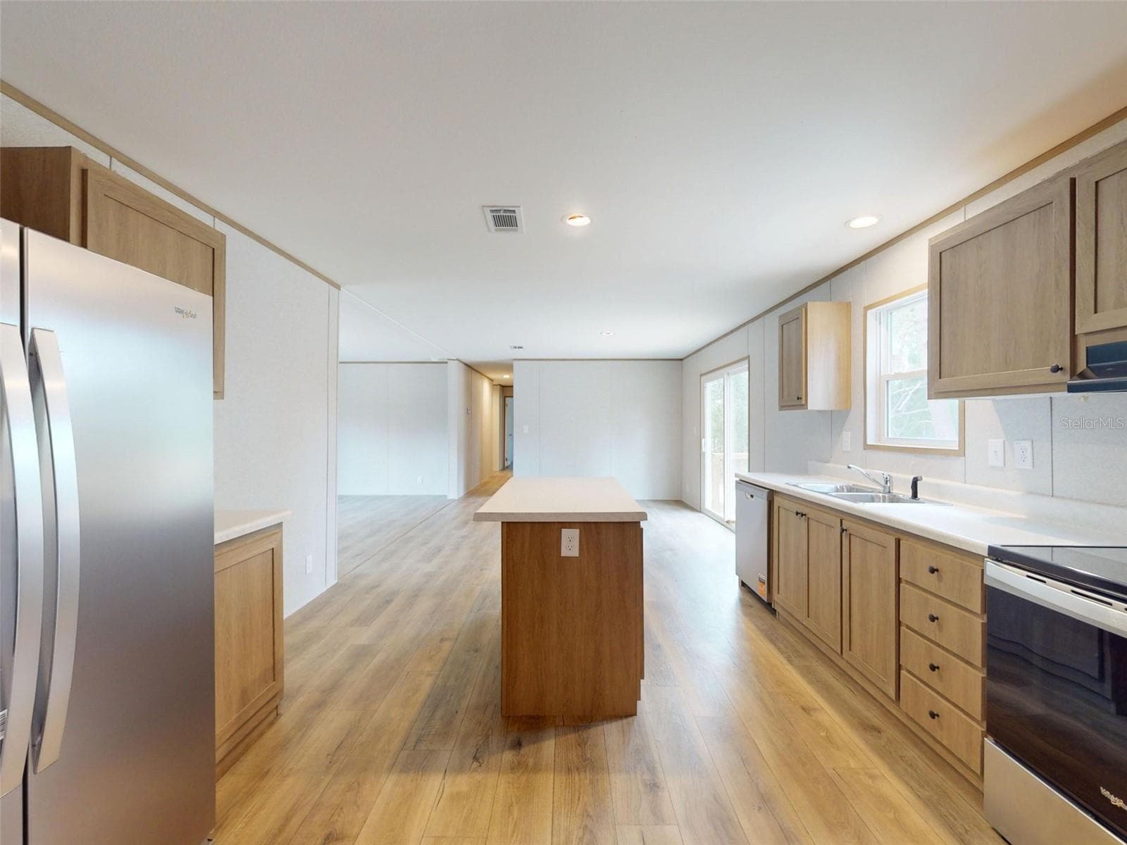 Manufactured Home at 730 NE 131 AVE, WILLISTON, photo 18 of 68