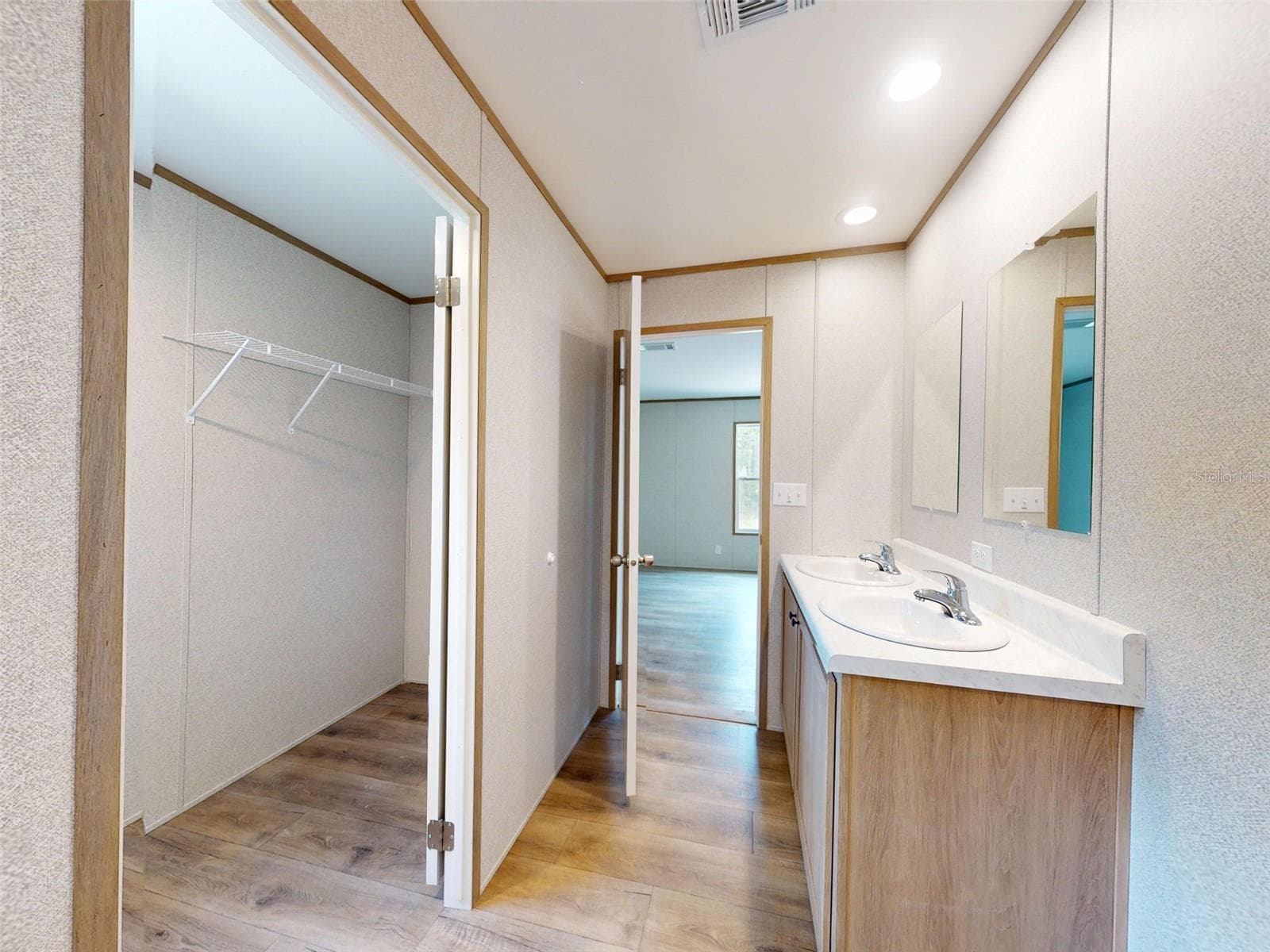 Manufactured Home at 730 NE 131 AVE, WILLISTON, photo 53 of 68