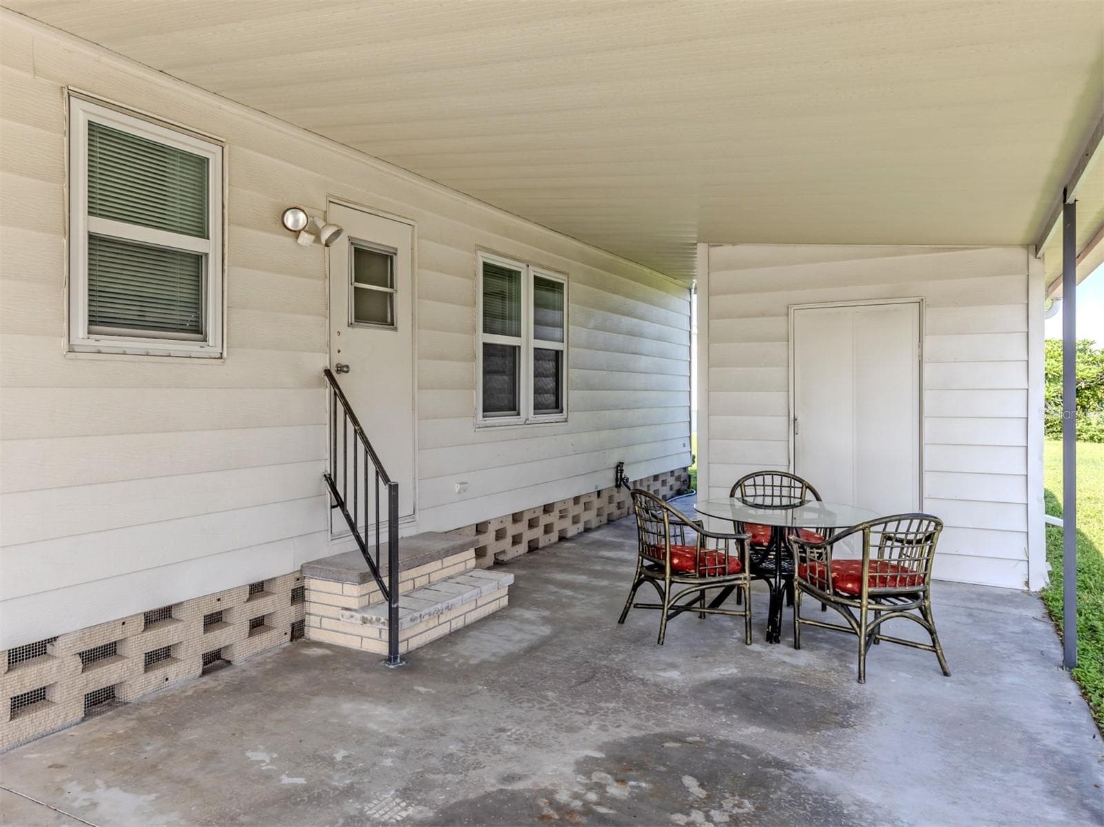 Side Porch - 192 PALM HARBOR DR, NORTH PORT