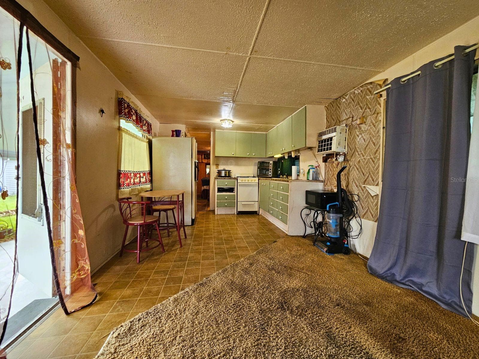Mobile Home at 710 49TH AVENUE DR W, BRADENTON, photo 4 of 14
