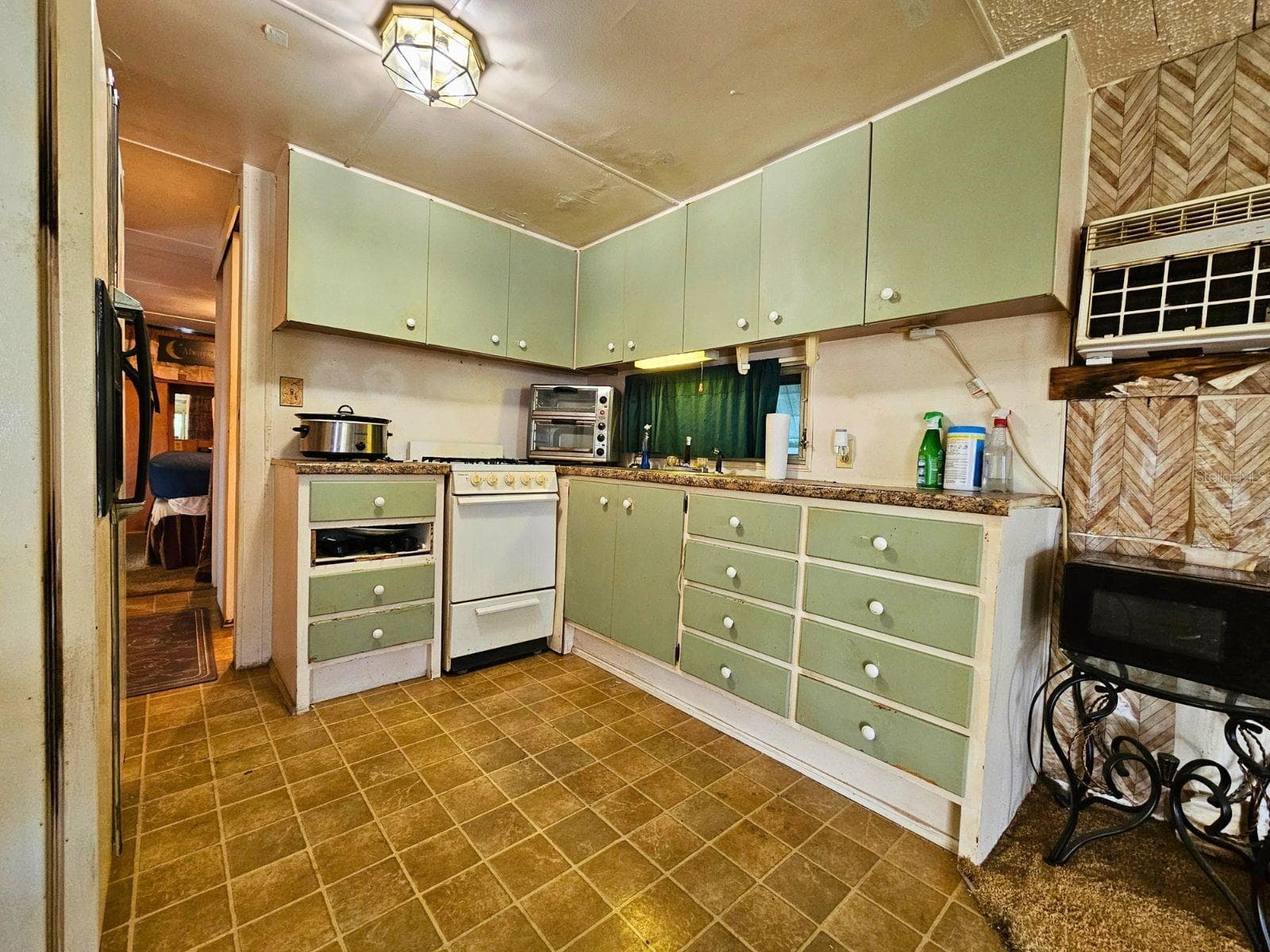 Mobile Home at 710 49TH AVENUE DR W, BRADENTON, photo 6 of 14