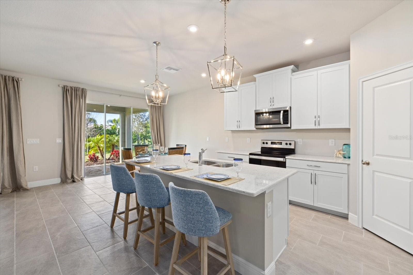 Kitchen and Dining Room - 11925 BOHEMIAN PL, VENICE