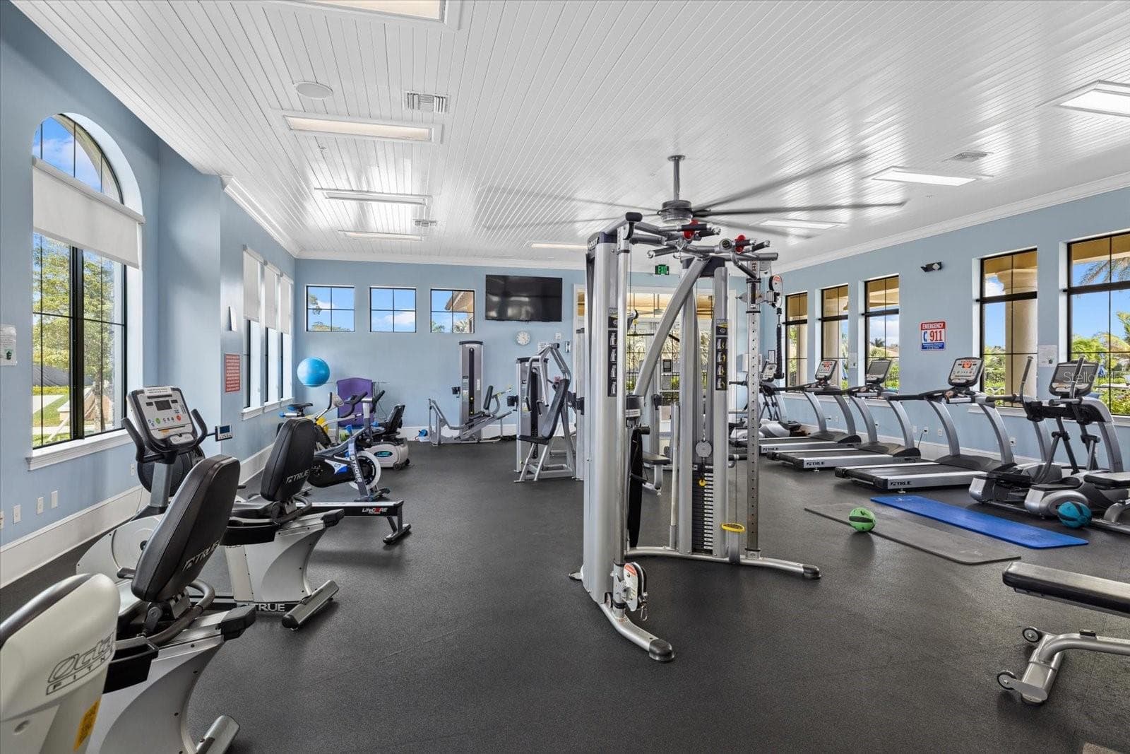State-of-the-art gym - 11925 BOHEMIAN PL, VENICE