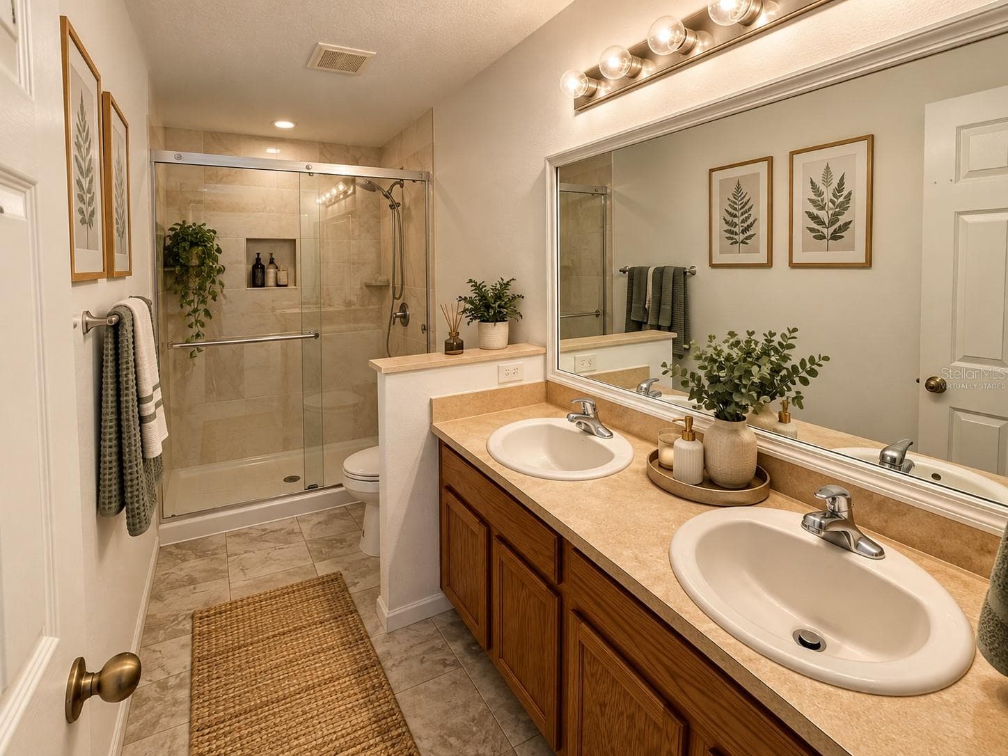 VIRTUALLY STAGED - 561 CRESTING OAK CIR #86, ORLANDO