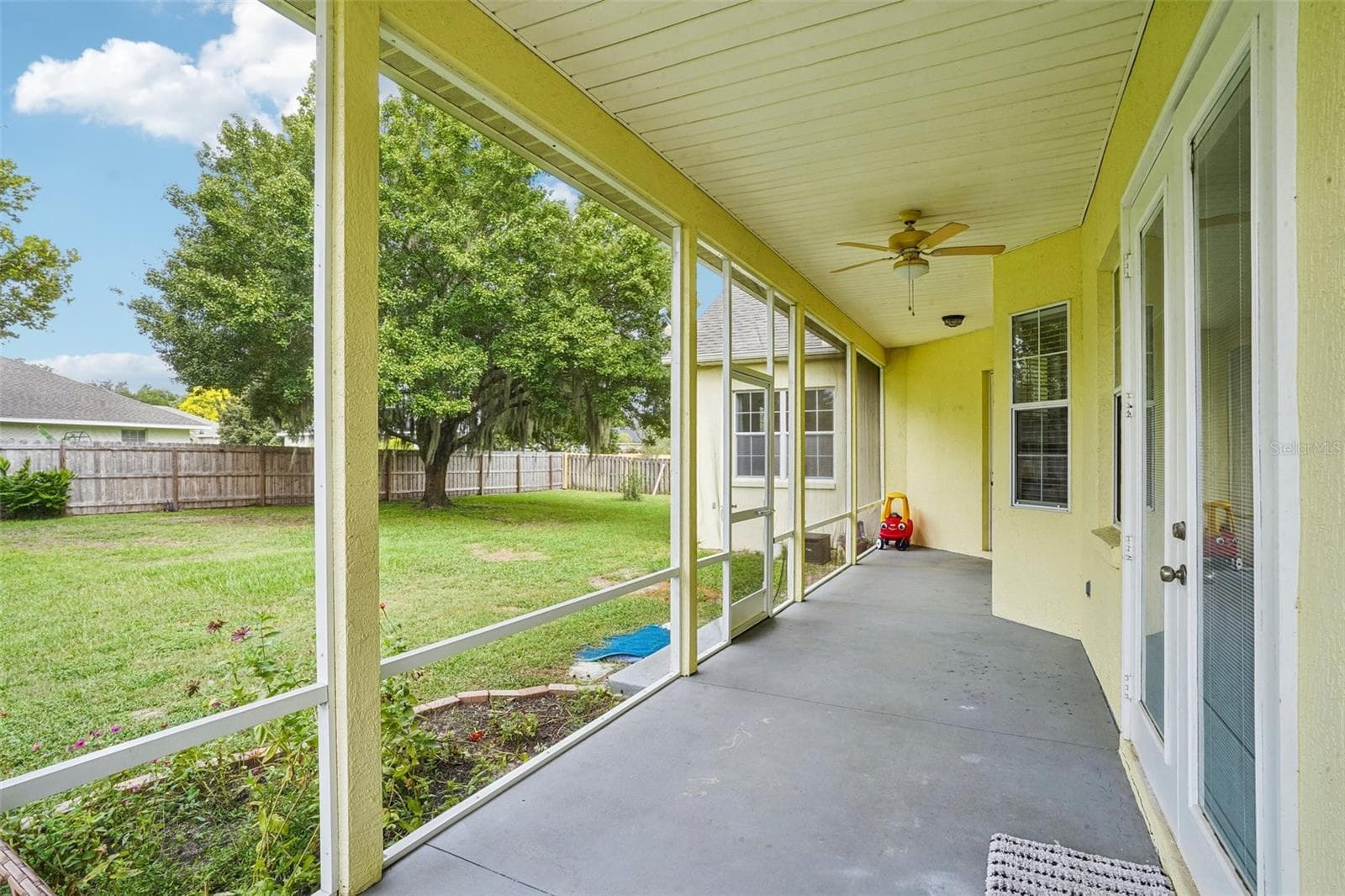 large screened in back porch - 10540 SE 42ND TER, BELLEVIEW