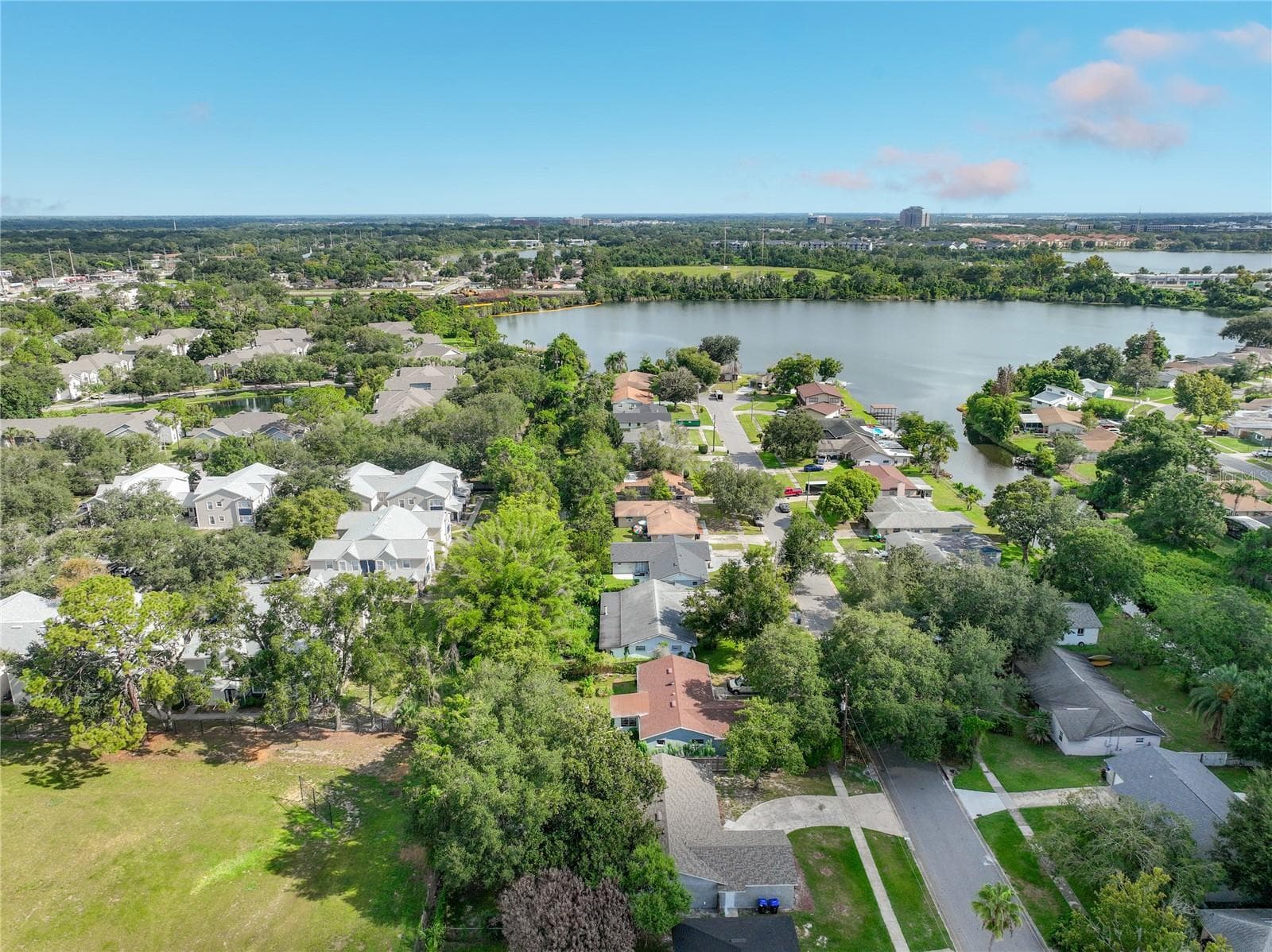 Convenient Orlando location near shopping, dining and major roadways! - 5610 SHASTA DR, ORLANDO
