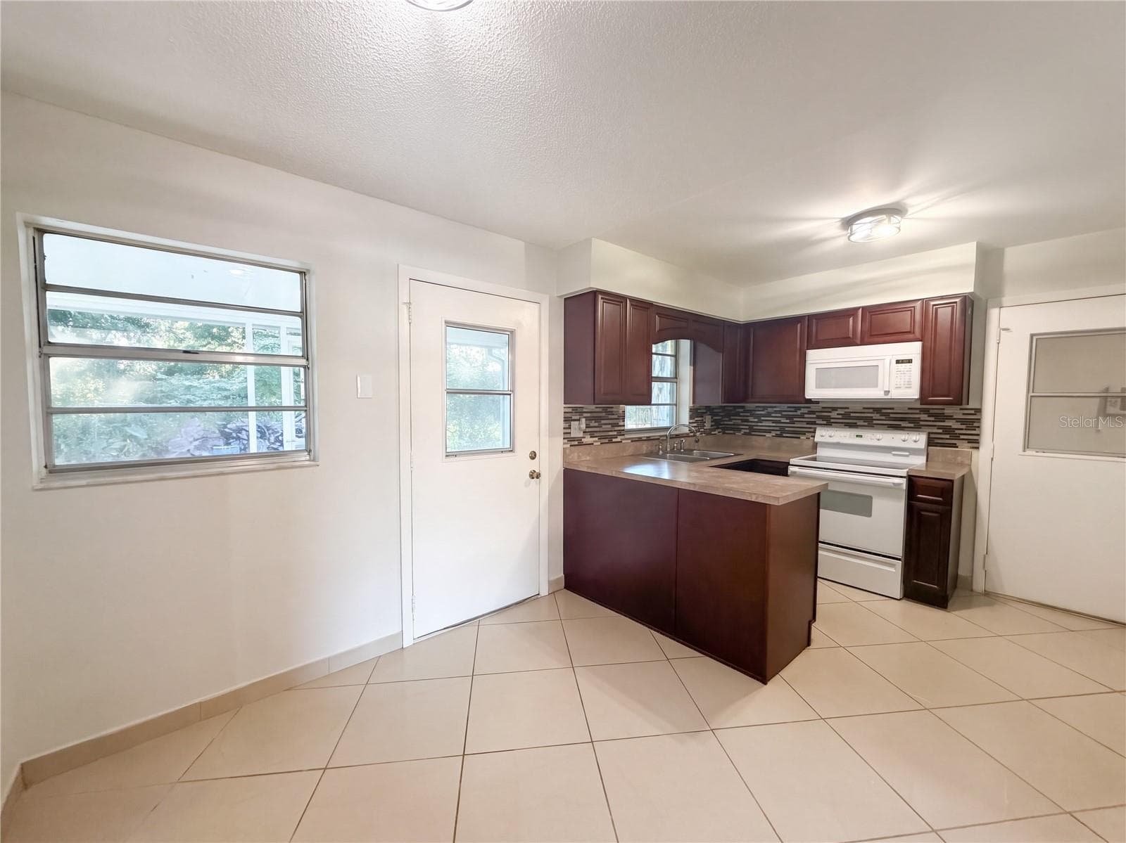Single Family Residence at 13732 21ST ST, DADE CITY, photo 5 of 24