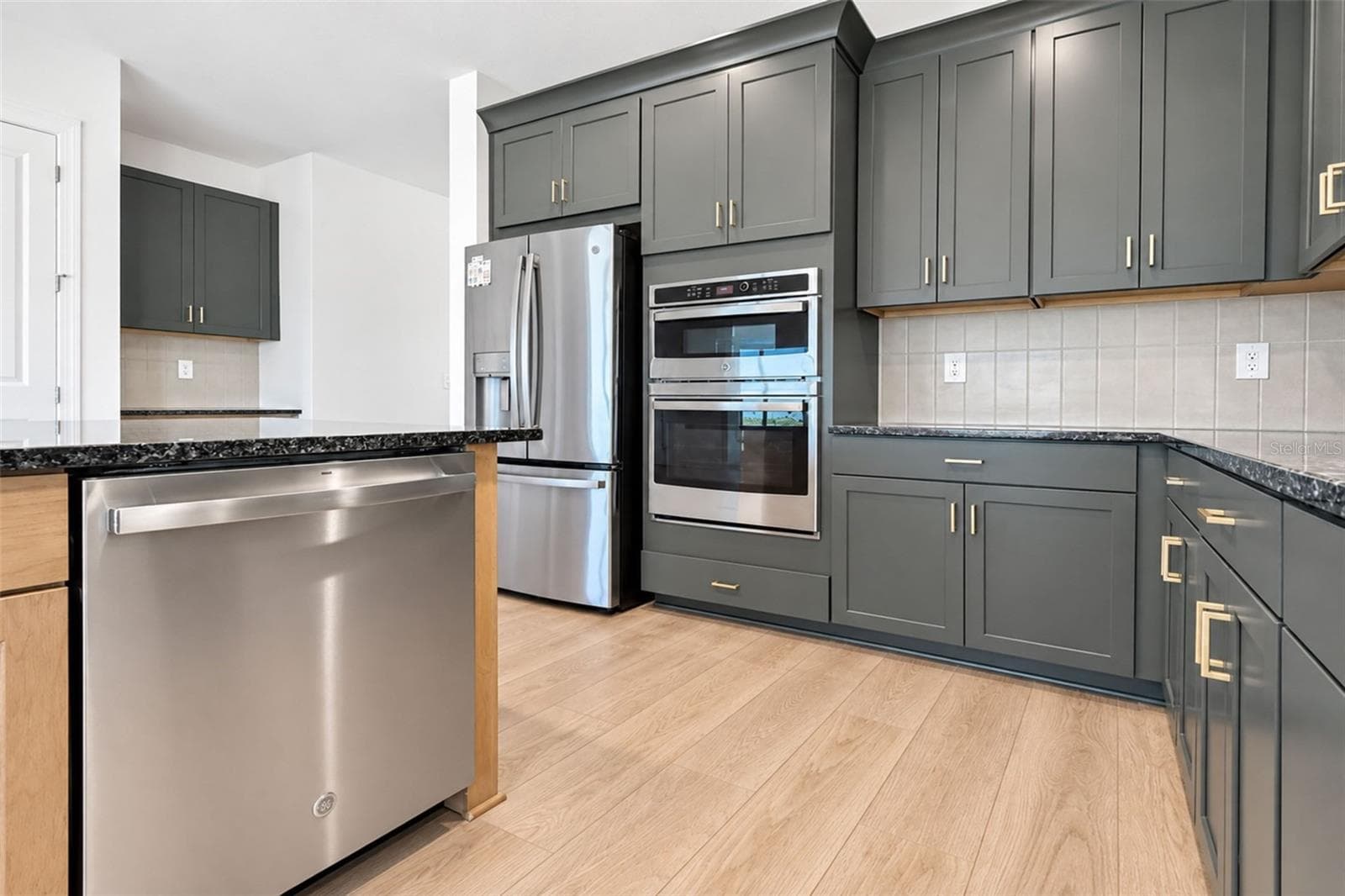 GE profile dishwasher - 237 VISTERA BLVD, NOKOMIS