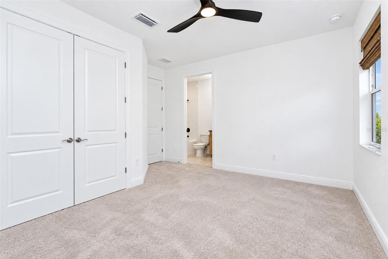Bedroom 4 offers a private en-suite bath, generous closet space and a contemporary ceiling fan - 237 VISTERA BLVD, NOKOMIS