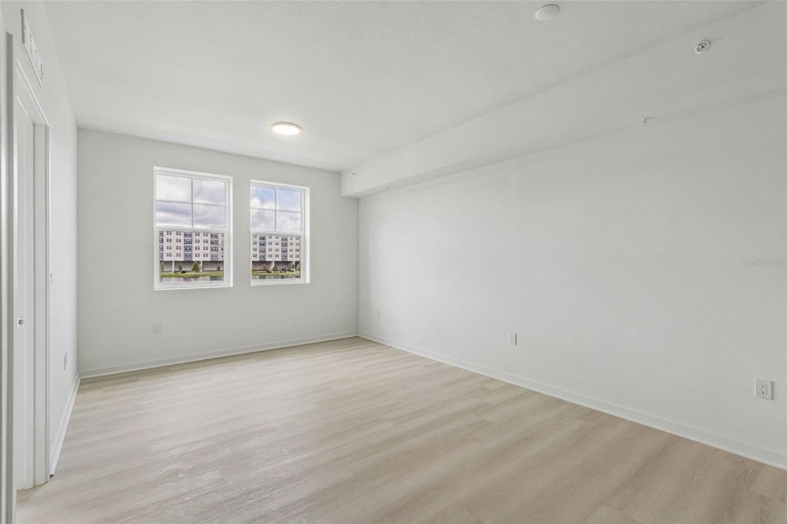Open living room with water view - 5587 MILLENIA PARK BLVD #203, ORLANDO