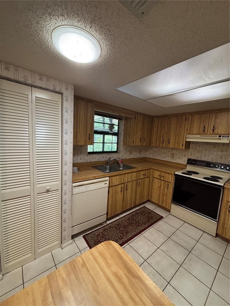 Single Family Residence at 3415 MARY LN, MOUNT DORA, photo 3 of 20