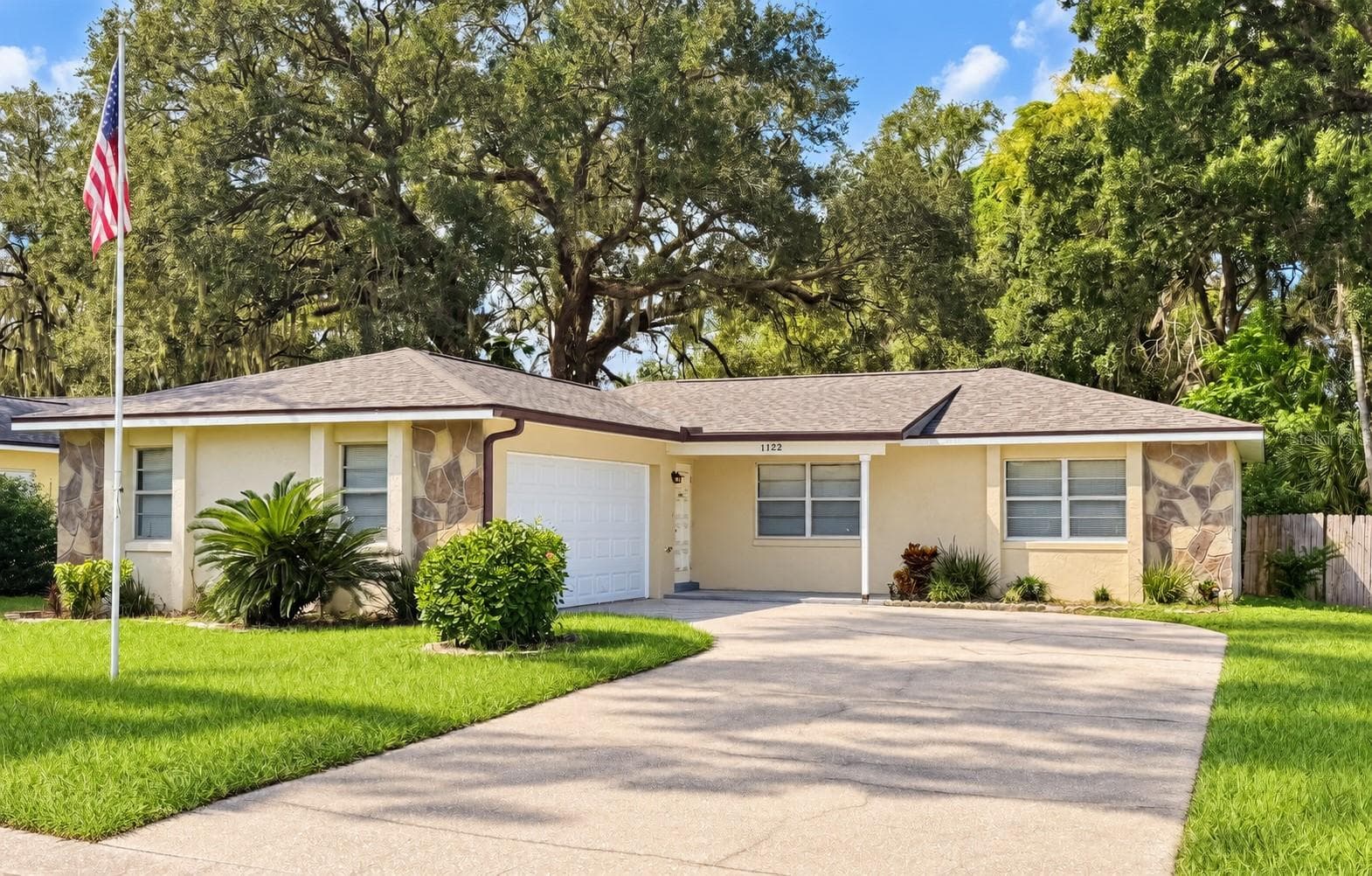 1122 ESTATEWOOD DR