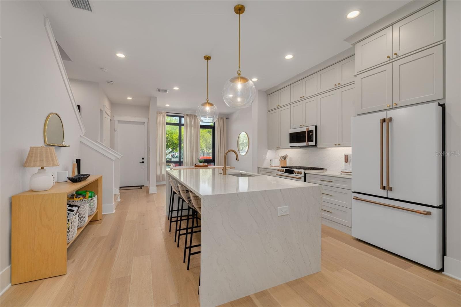 Townhouse at 233 8TH ST N, ST PETERSBURG, photo 6 of 31