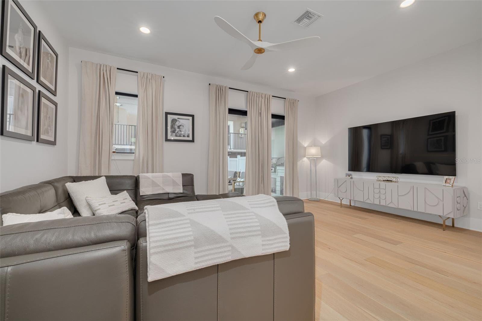 Townhouse at 233 8TH ST N, ST PETERSBURG, photo 12 of 31