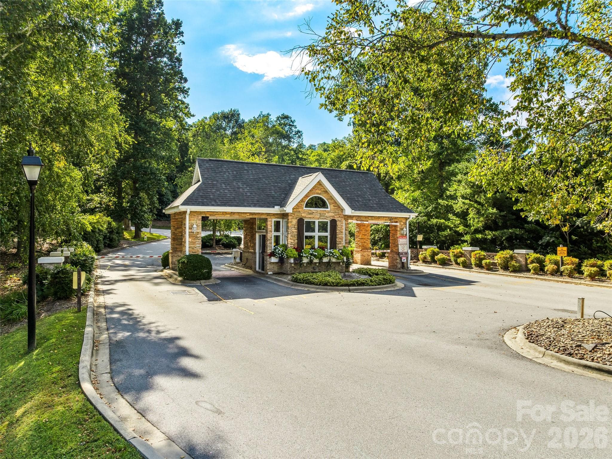 Gated community with Guard - 158 Narrows Run Loop, Hendersonville