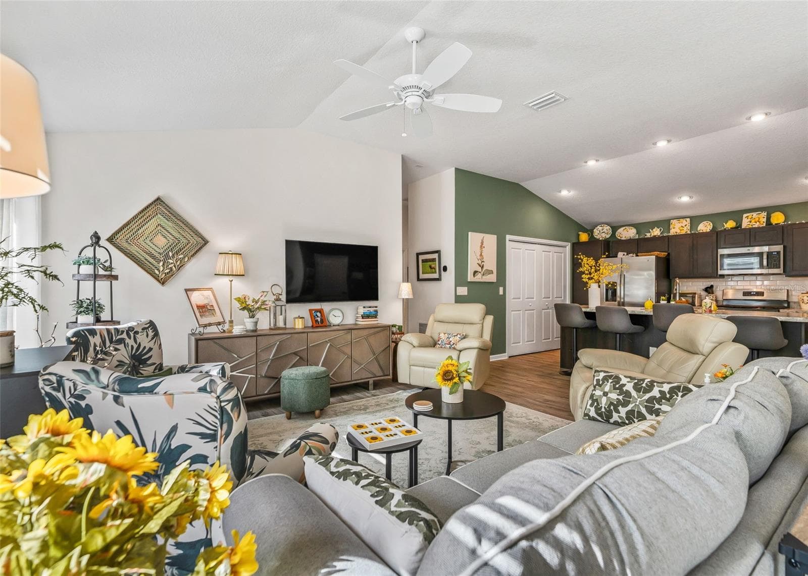 Villa at 560 KIMBERLY ST, THE VILLAGES, photo 10 of 46