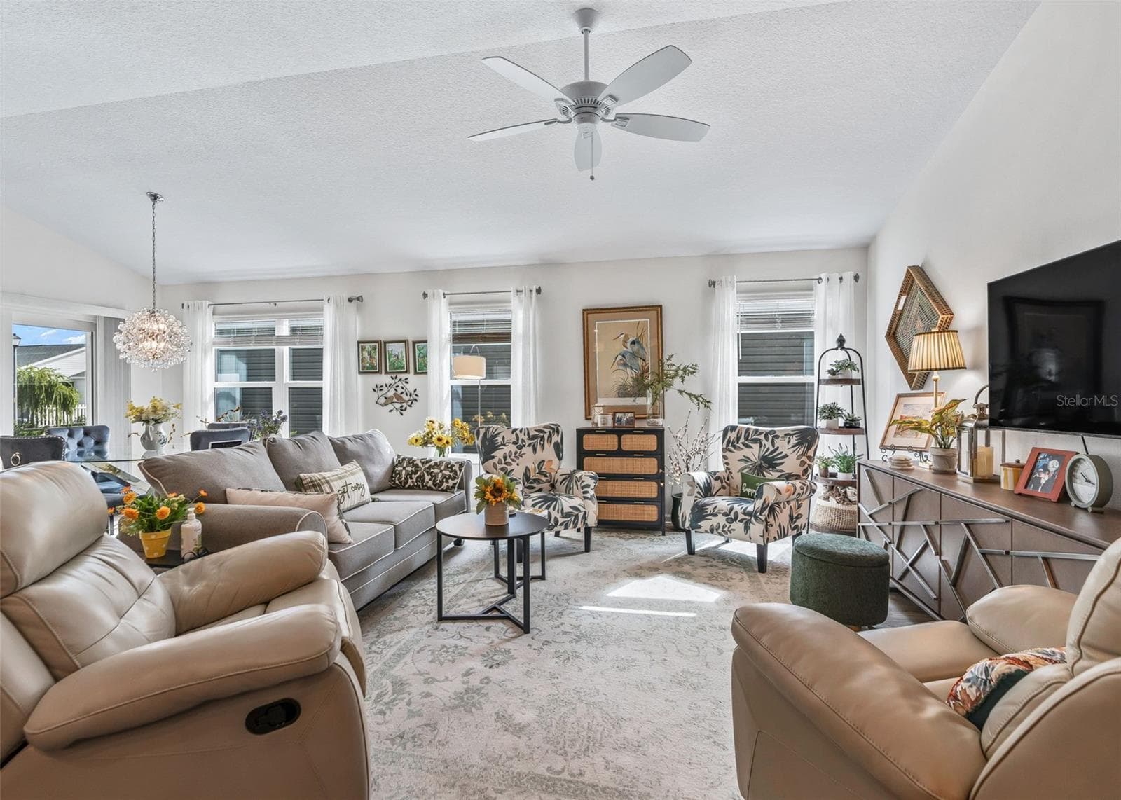 Villa at 560 KIMBERLY ST, THE VILLAGES, photo 12 of 46