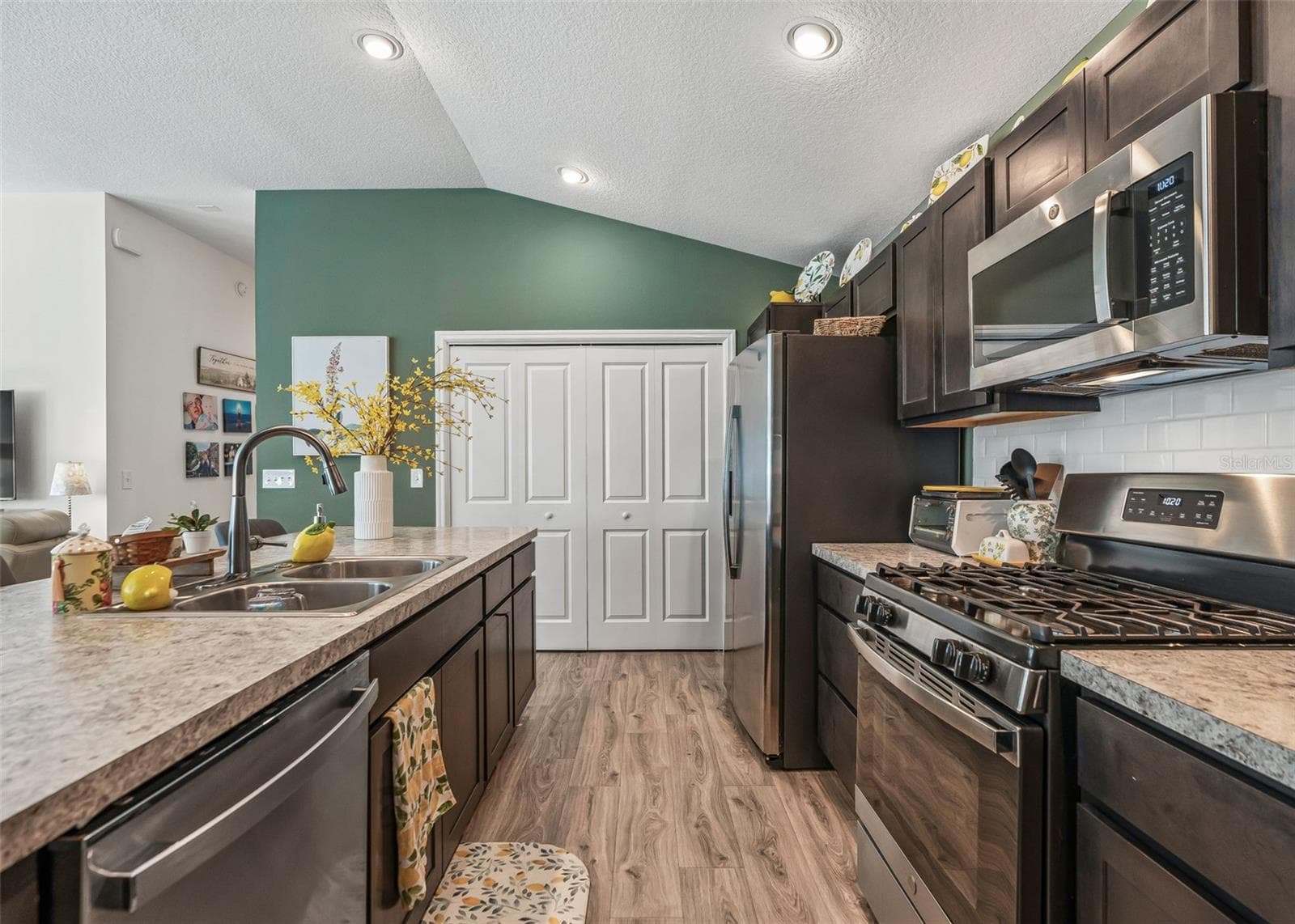 Villa at 560 KIMBERLY ST, THE VILLAGES, photo 18 of 46