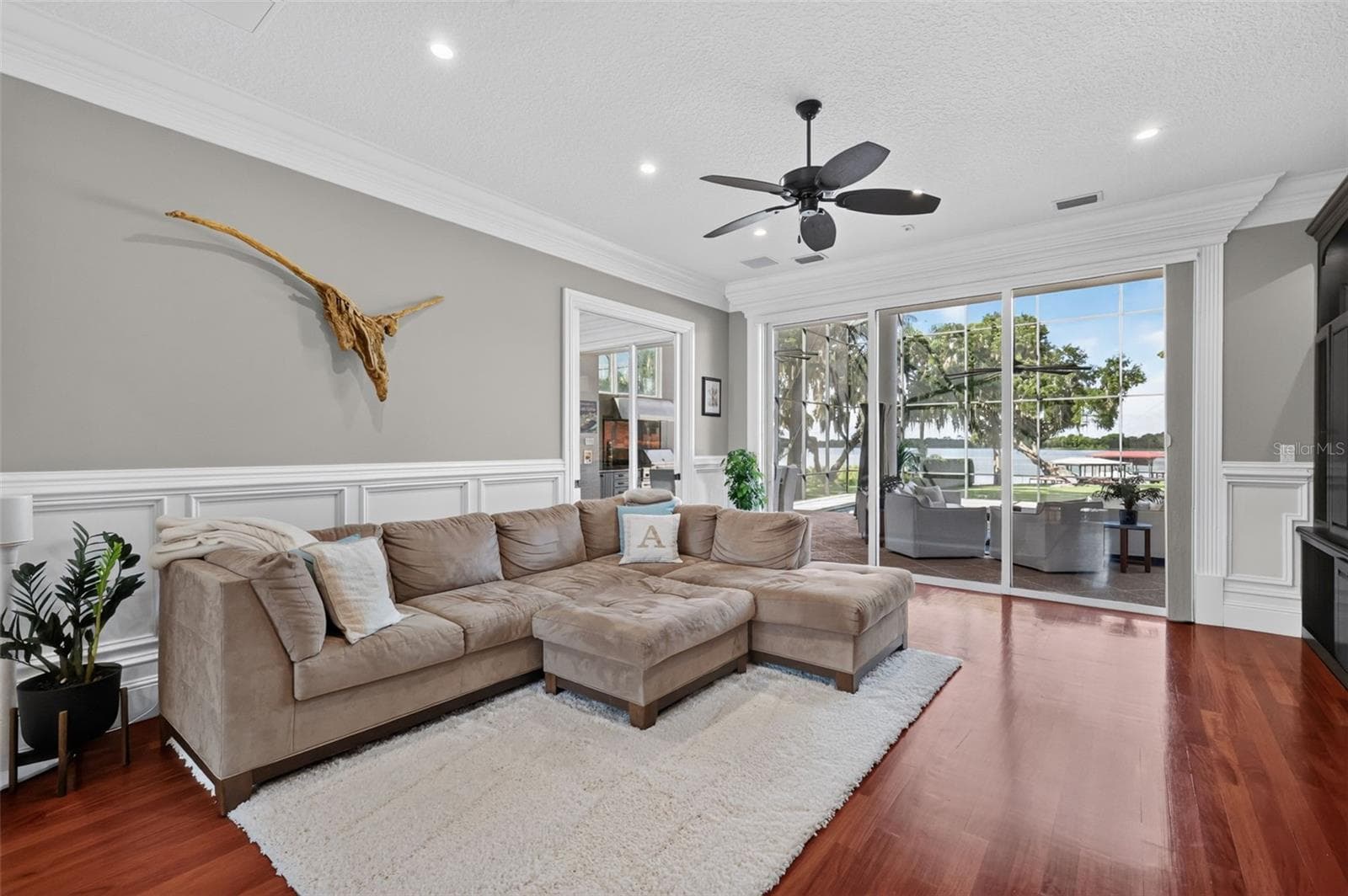 Living Room with with magnificent views of the pool and Lake Carlton - 5476 TRIMBLE PARK RD, MOUNT DORA