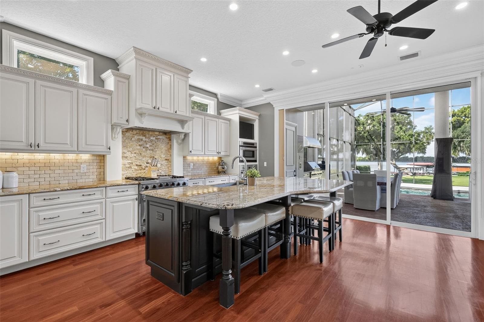 Chefs kitchen with Viking appliances - 5476 TRIMBLE PARK RD, MOUNT DORA